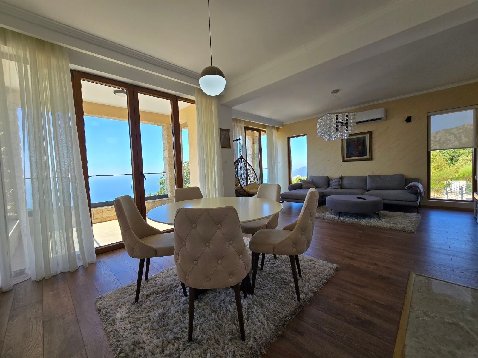 Prodaja – Luksuzna novoizgrađena vila 249 m² + teretana 35 m² sa bazenom i panoramskim pogledom na more – Kuljače, Budva - Amfora Real Estate