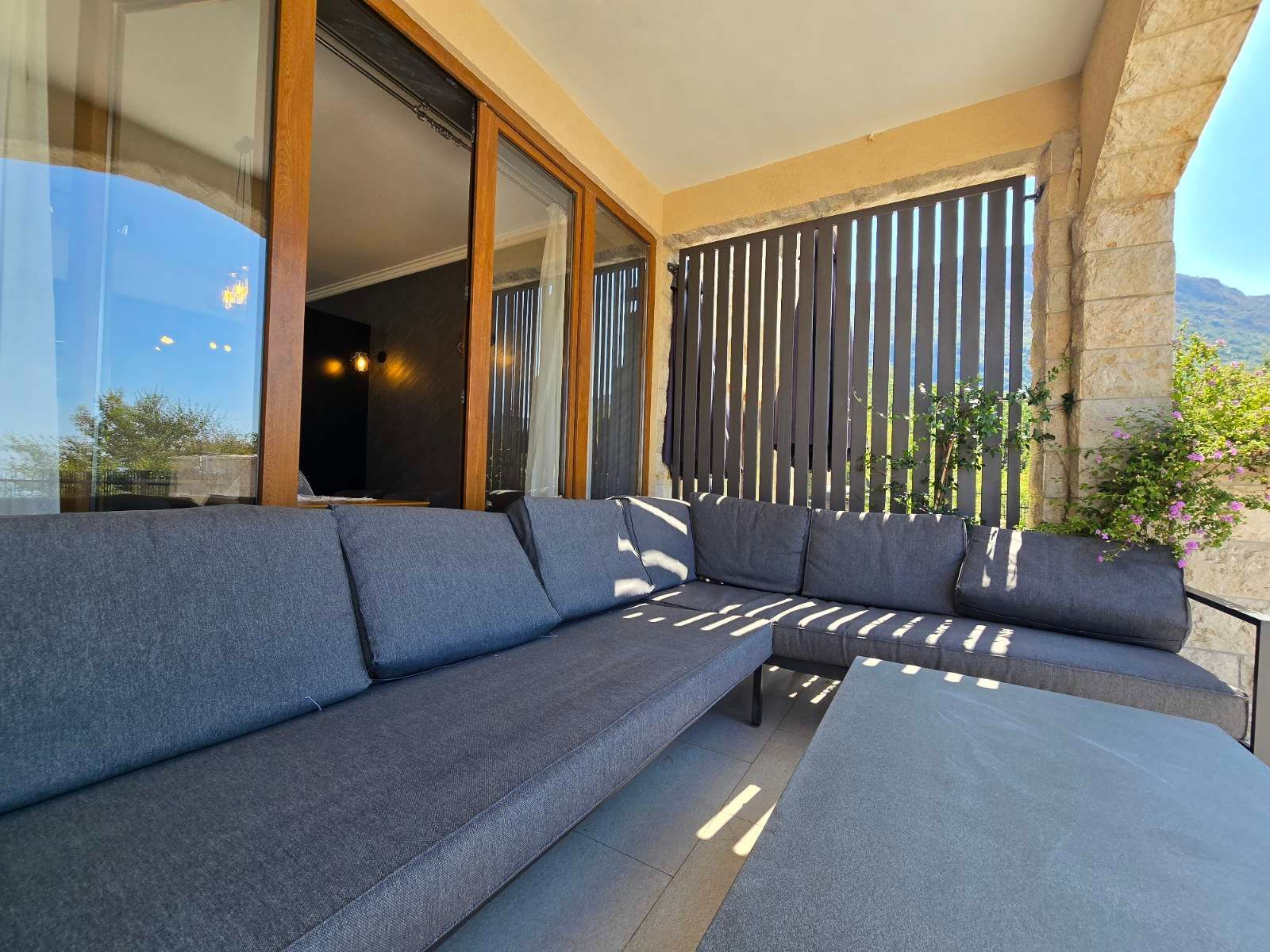 Prodaja – Luksuzna novoizgrađena vila 249 m² + teretana 35 m² sa bazenom i panoramskim pogledom na more – Kuljače, Budva - Amfora Real Estate