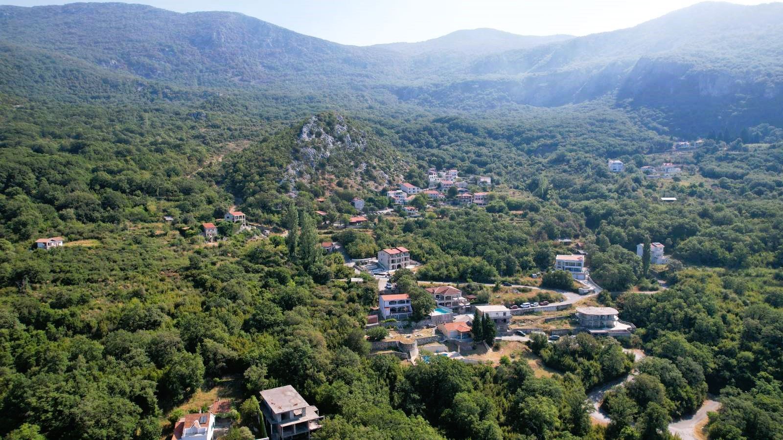 Prodaja – Luksuzna novoizgrađena vila 249 m² + teretana 35 m² sa bazenom i panoramskim pogledom na more – Kuljače, Budva - Amfora Real Estate