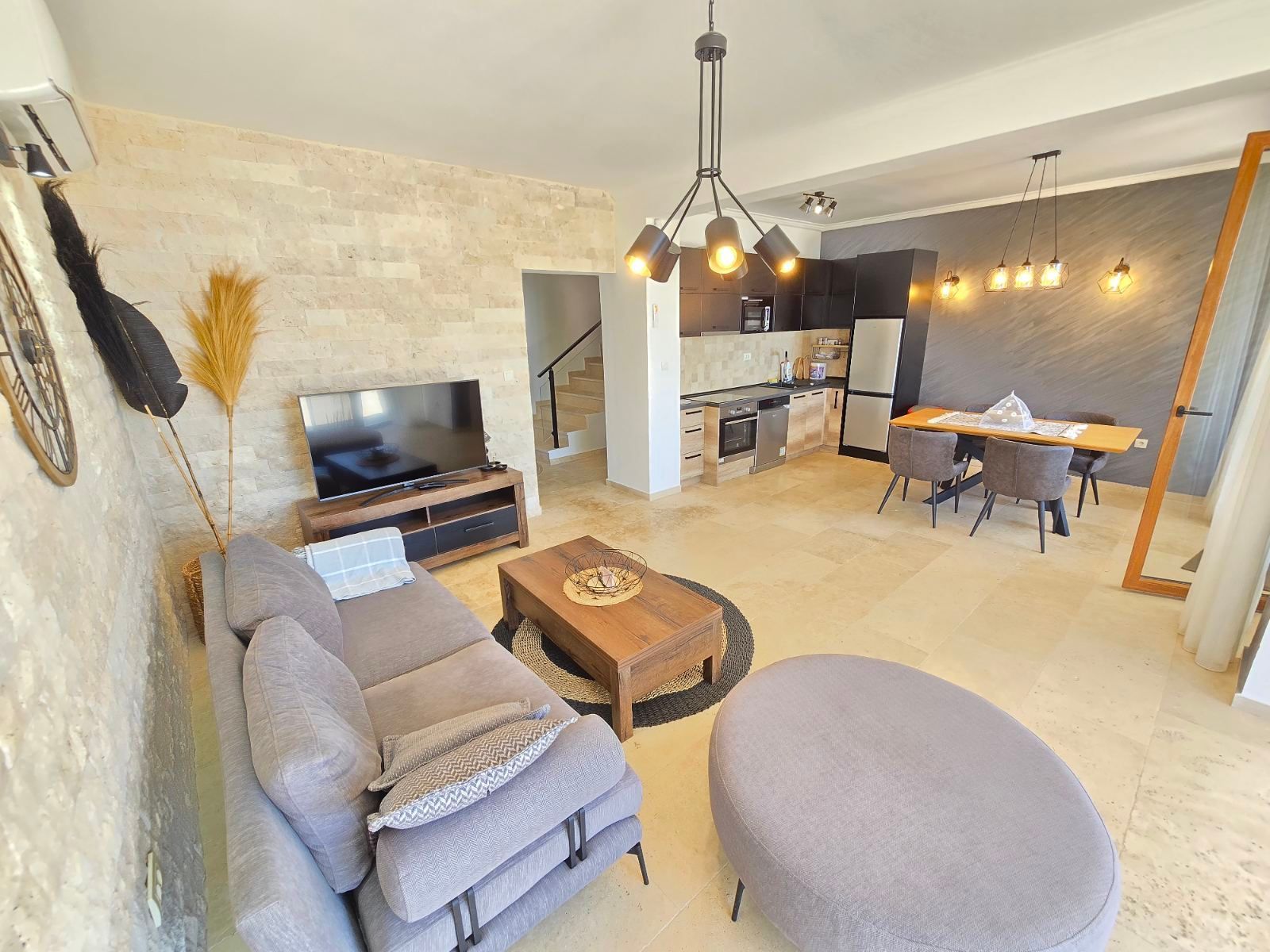 Prodaja – Luksuzna novoizgrađena vila 249 m² + teretana 35 m² sa bazenom i panoramskim pogledom na more – Kuljače, Budva - Amfora Real Estate