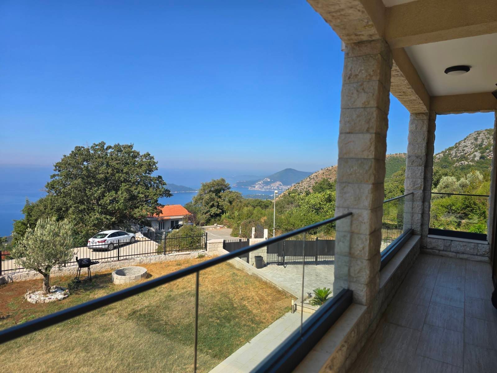 Prodaja – Luksuzna novoizgrađena vila 249 m² + teretana 35 m² sa bazenom i panoramskim pogledom na more – Kuljače, Budva - Amfora Real Estate