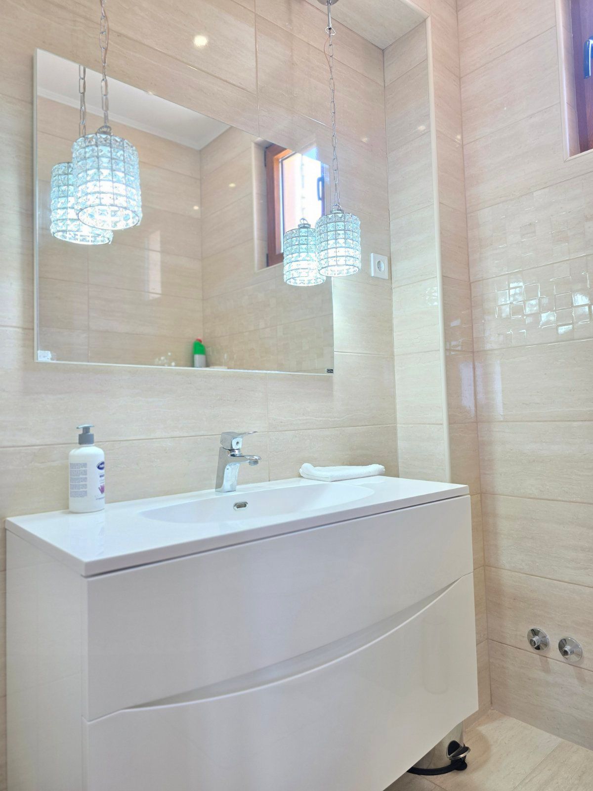 Prodaja – Luksuzna novoizgrađena vila 249 m² + teretana 35 m² sa bazenom i panoramskim pogledom na more – Kuljače, Budva - Amfora Real Estate