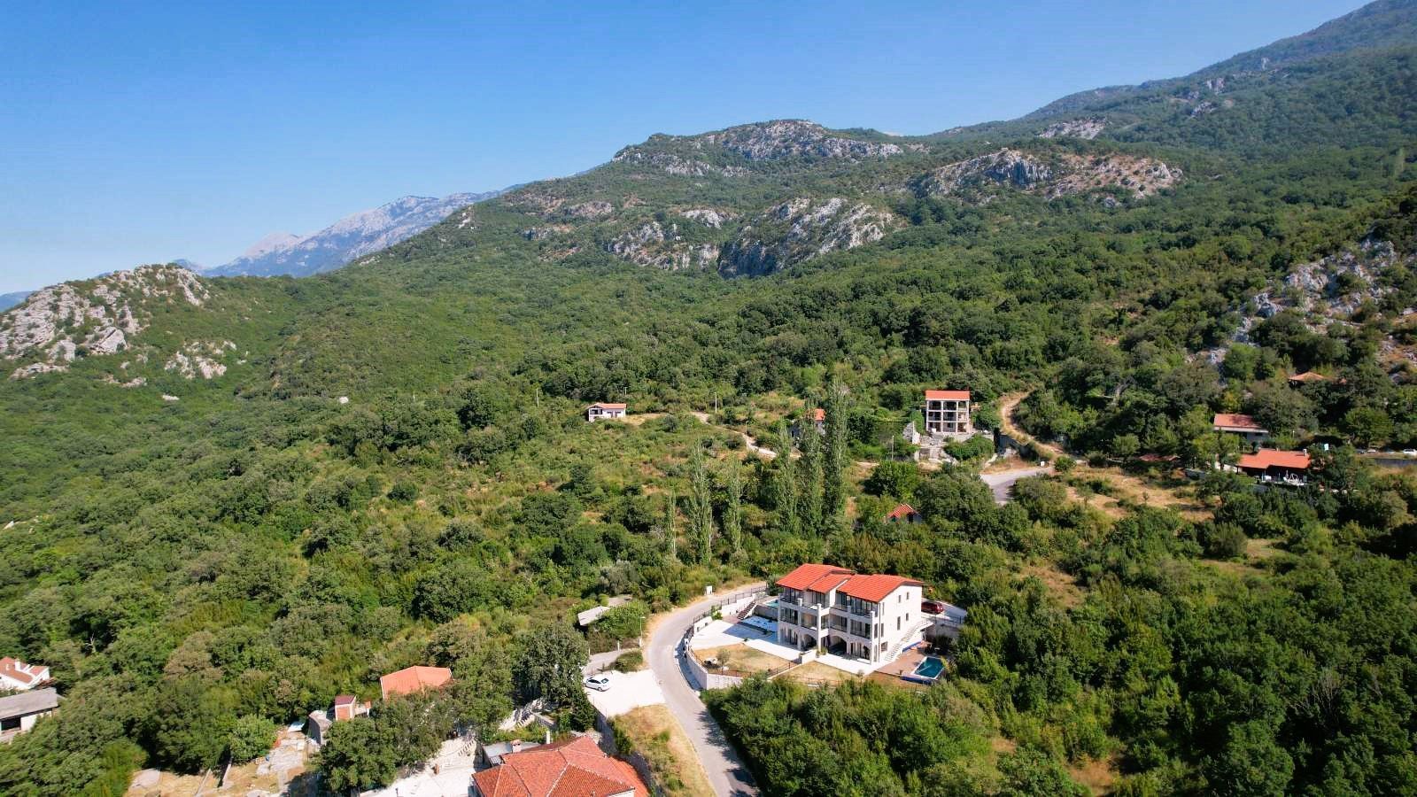 Prodaja – Luksuzna novoizgrađena vila 249 m² + teretana 35 m² sa bazenom i panoramskim pogledom na more – Kuljače, Budva - Amfora Real Estate