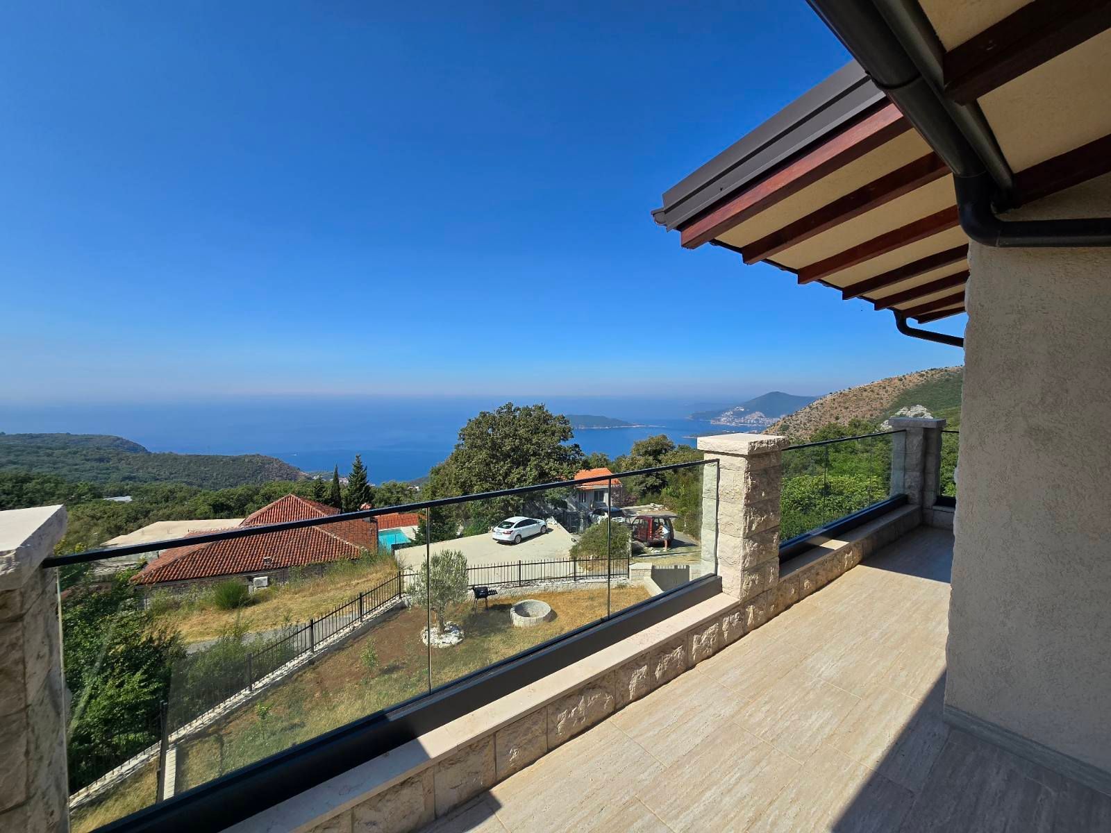 Prodaja – Luksuzna novoizgrađena vila 249 m² + teretana 35 m² sa bazenom i panoramskim pogledom na more – Kuljače, Budva - Amfora Real Estate