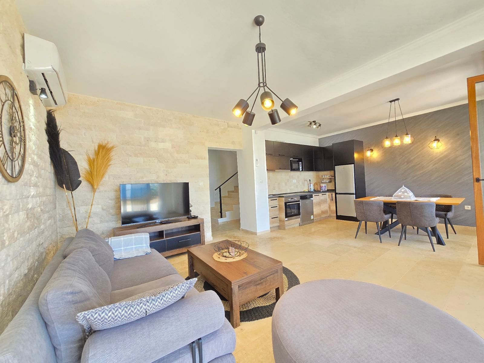 Prodaja – Luksuzna novoizgrađena vila 249 m² sa bazenom i panoramskim pogledom na more – Kuljače, Budva - Amfora Real Estate