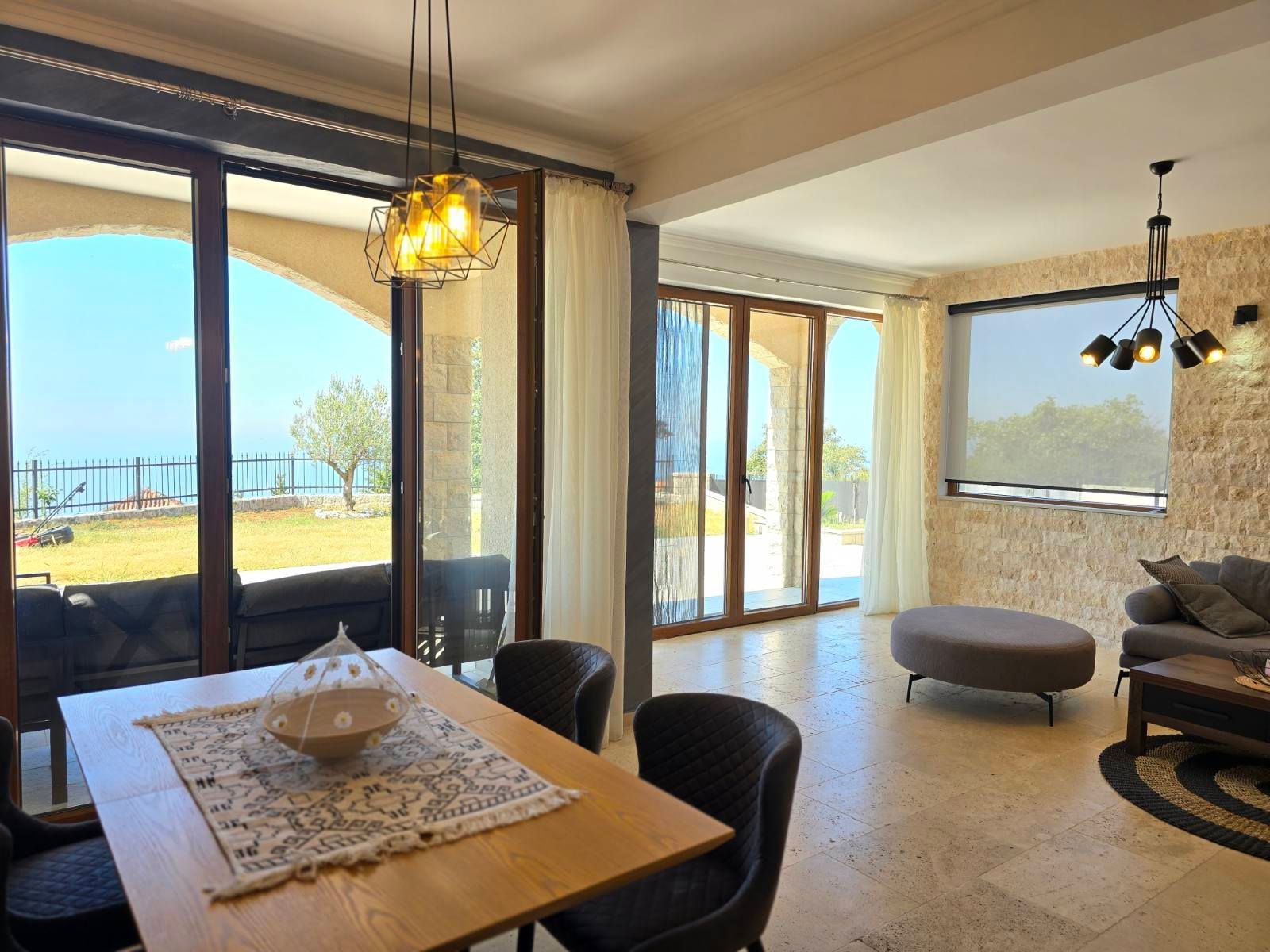 Prodaja – Luksuzna novoizgrađena vila 249 m² sa bazenom i panoramskim pogledom na more – Kuljače, Budva - Amfora Real Estate