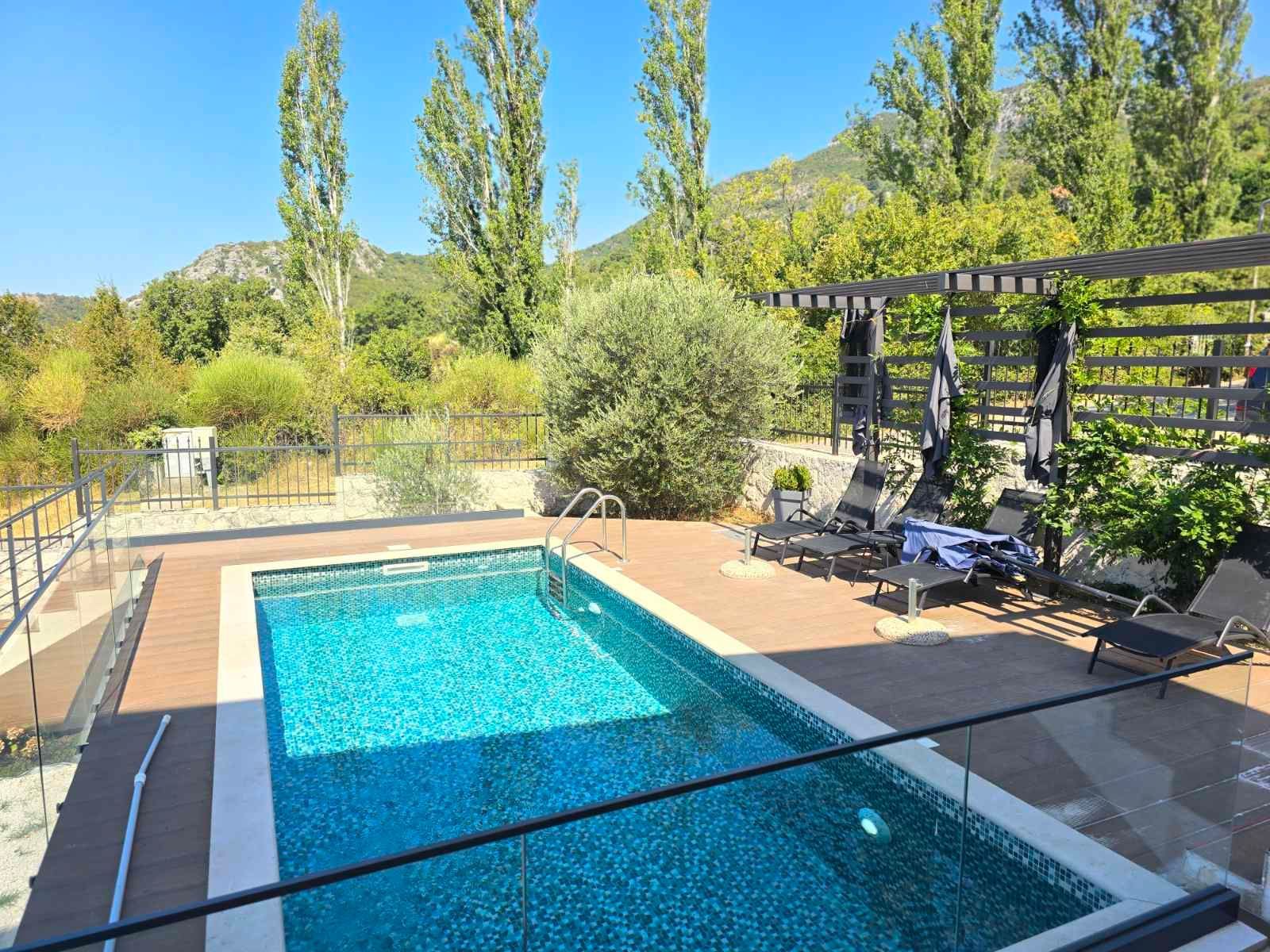 Prodaja – Luksuzna novoizgrađena vila 249 m² sa bazenom i panoramskim pogledom na more – Kuljače, Budva - Amfora Real Estate