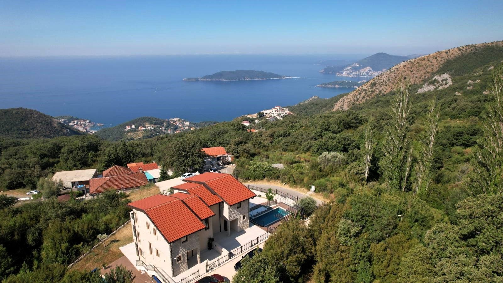 Prodaja – Luksuzna novoizgrađena vila 249 m² sa bazenom i panoramskim pogledom na more – Kuljače, Budva - Amfora Real Estate