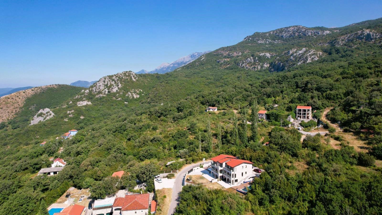 Prodaja – Luksuzna novoizgrađena vila 249 m² sa bazenom i panoramskim pogledom na more – Kuljače, Budva - Amfora Real Estate