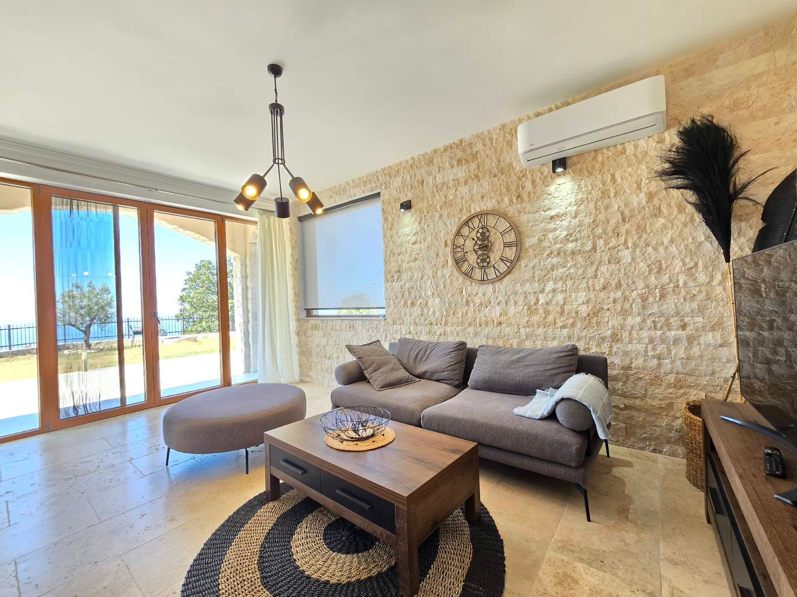 Prodaja – Luksuzna novoizgrađena vila 249 m² sa bazenom i panoramskim pogledom na more – Kuljače, Budva - Amfora Real Estate