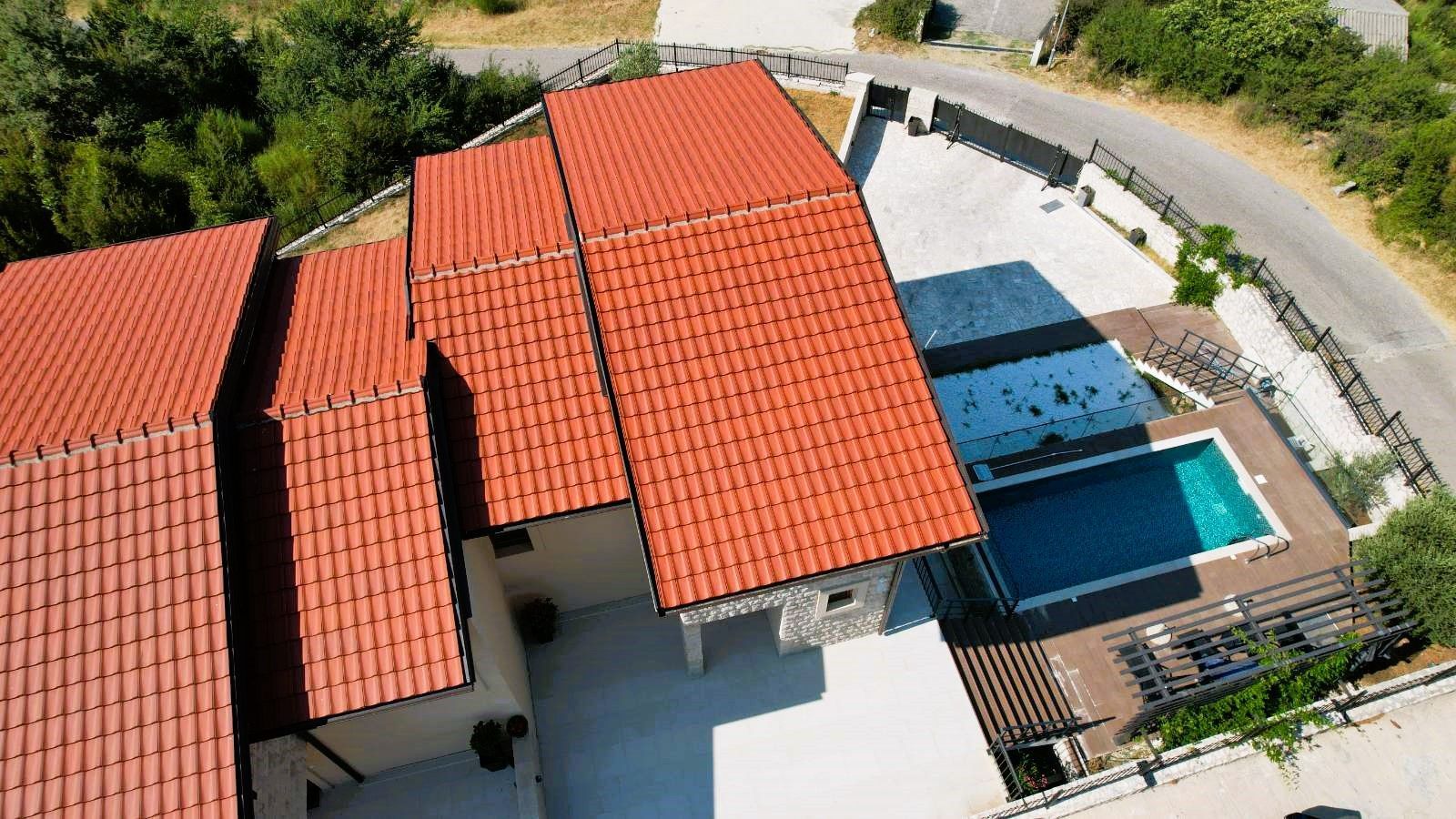 Prodaja – Luksuzna novoizgrađena vila 249 m² sa bazenom i panoramskim pogledom na more – Kuljače, Budva - Amfora Real Estate