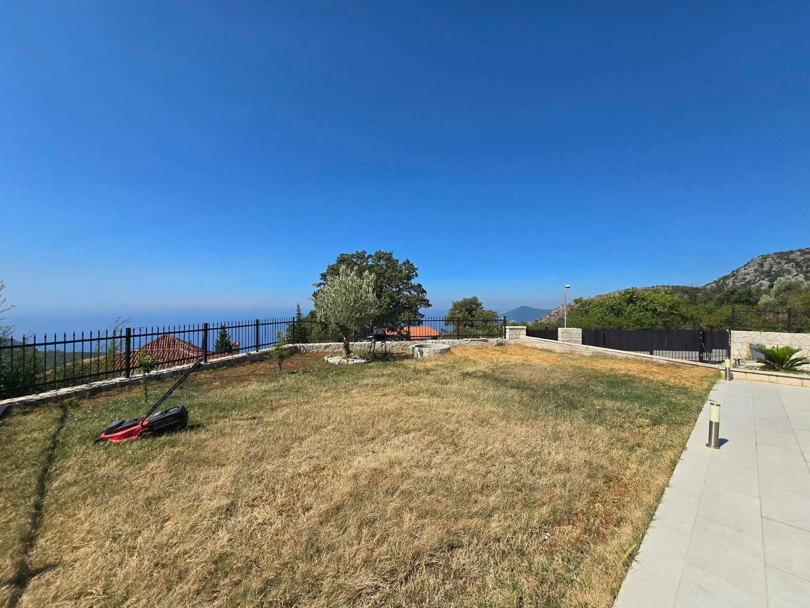 Prodaja – Luksuzna novoizgrađena vila 249 m² sa bazenom i panoramskim pogledom na more – Kuljače, Budva - Amfora Real Estate