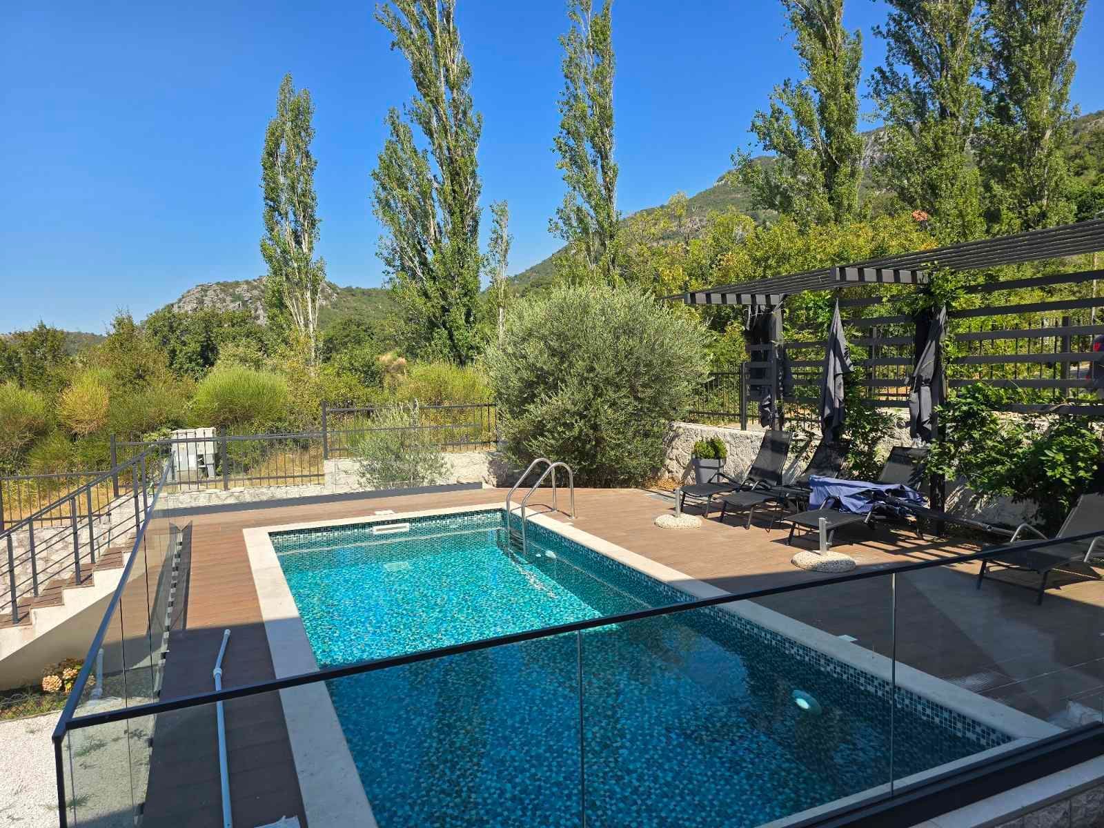 Prodaja – Luksuzna novoizgrađena vila 249 m² sa bazenom i panoramskim pogledom na more – Kuljače, Budva - Amfora Real Estate