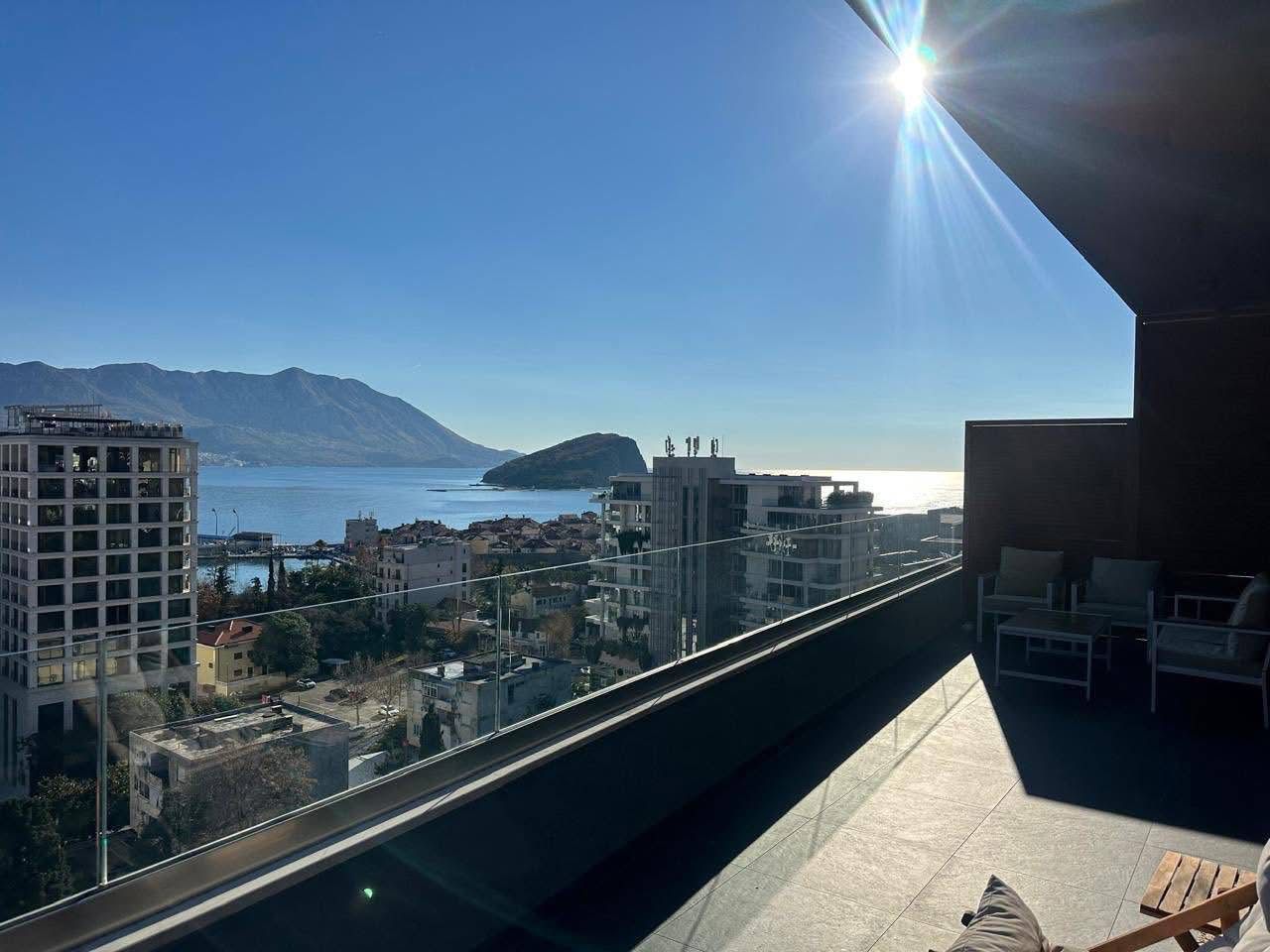 Izdavanje – Luksuzan trosoban stan 130 m² sa parking mestom i panoramskim pogledom na more i Stari grad, Gospoština – Budva (Na duzi period) - Amfora Real Estate