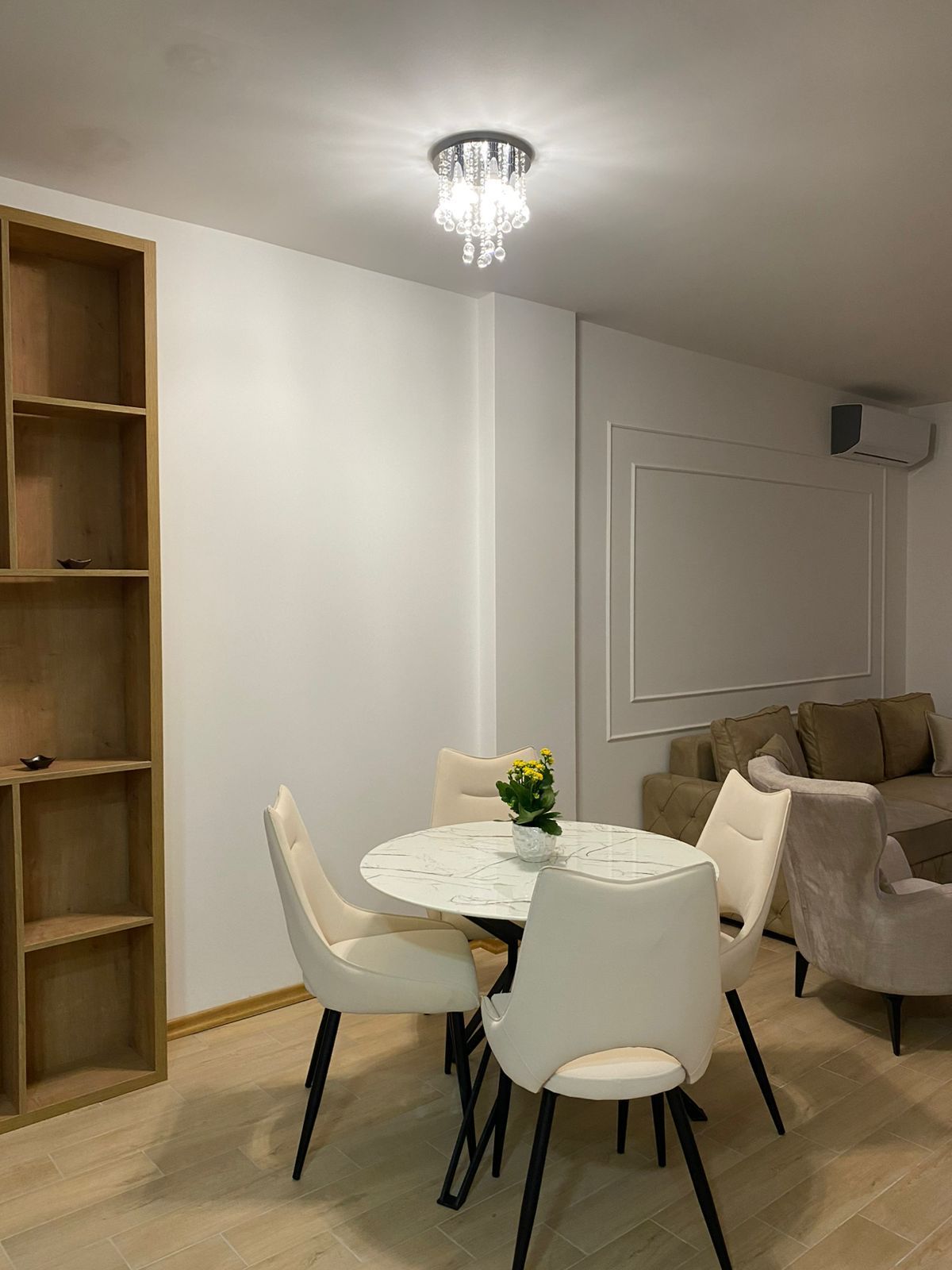 JEDNOSOBAN MODERNO OPREMLJEN STAN 46M² SA GARAŽNIM MESTOM U KOMPLEKSU THE OLD BAKERY – BUDVA (NA DUZI PERIOD,DOSTUPAN OD 10.01.2026 ) - Amfora Real Estate