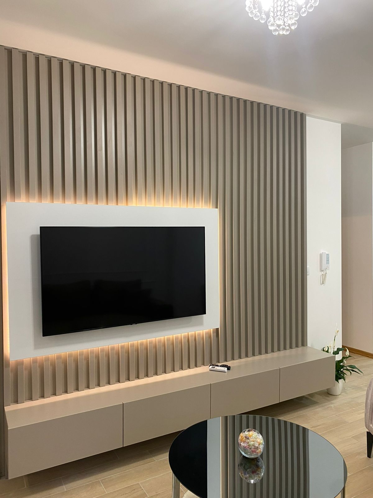 JEDNOSOBAN MODERNO OPREMLJEN STAN 46M² SA GARAŽNIM MESTOM U KOMPLEKSU THE OLD BAKERY – BUDVA (NA DUZI PERIOD,DOSTUPAN OD 10.01.2026 ) - Amfora Real Estate