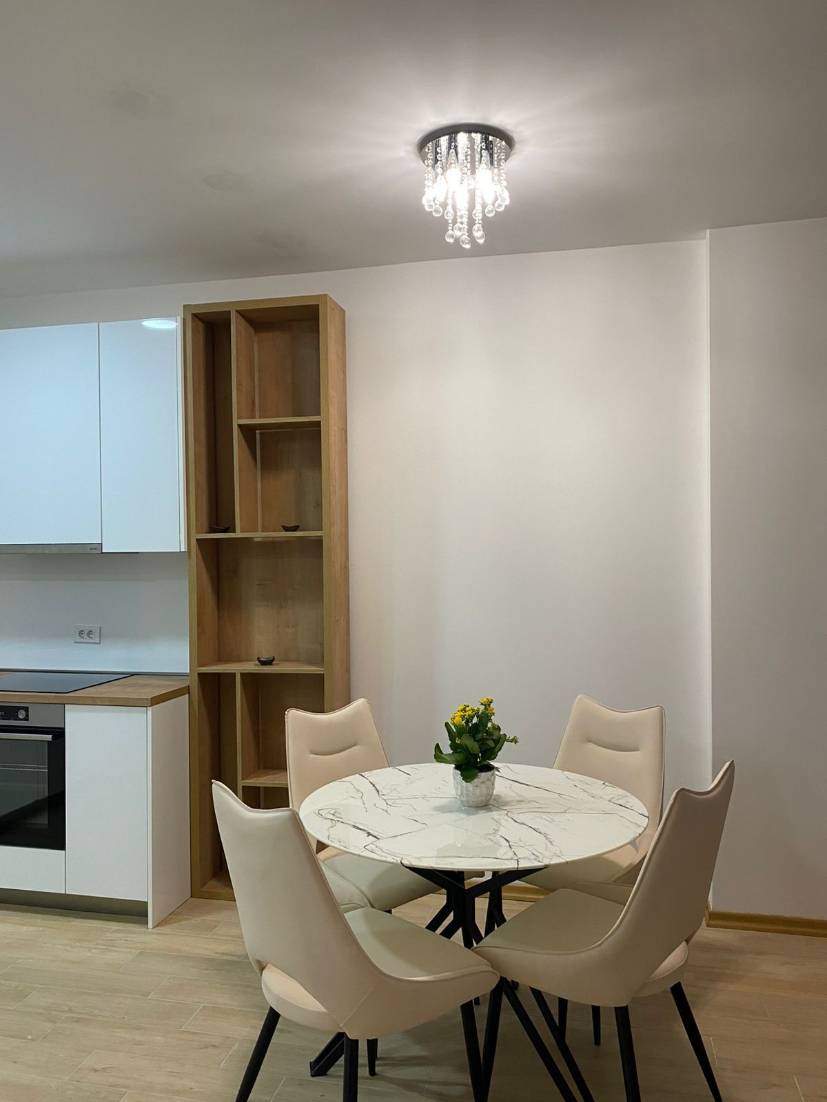 JEDNOSOBAN MODERNO OPREMLJEN STAN 46M² SA GARAŽNIM MESTOM U KOMPLEKSU THE OLD BAKERY – BUDVA (NA DUZI PERIOD,DOSTUPAN OD 10.01.2026 ) - Amfora Real Estate