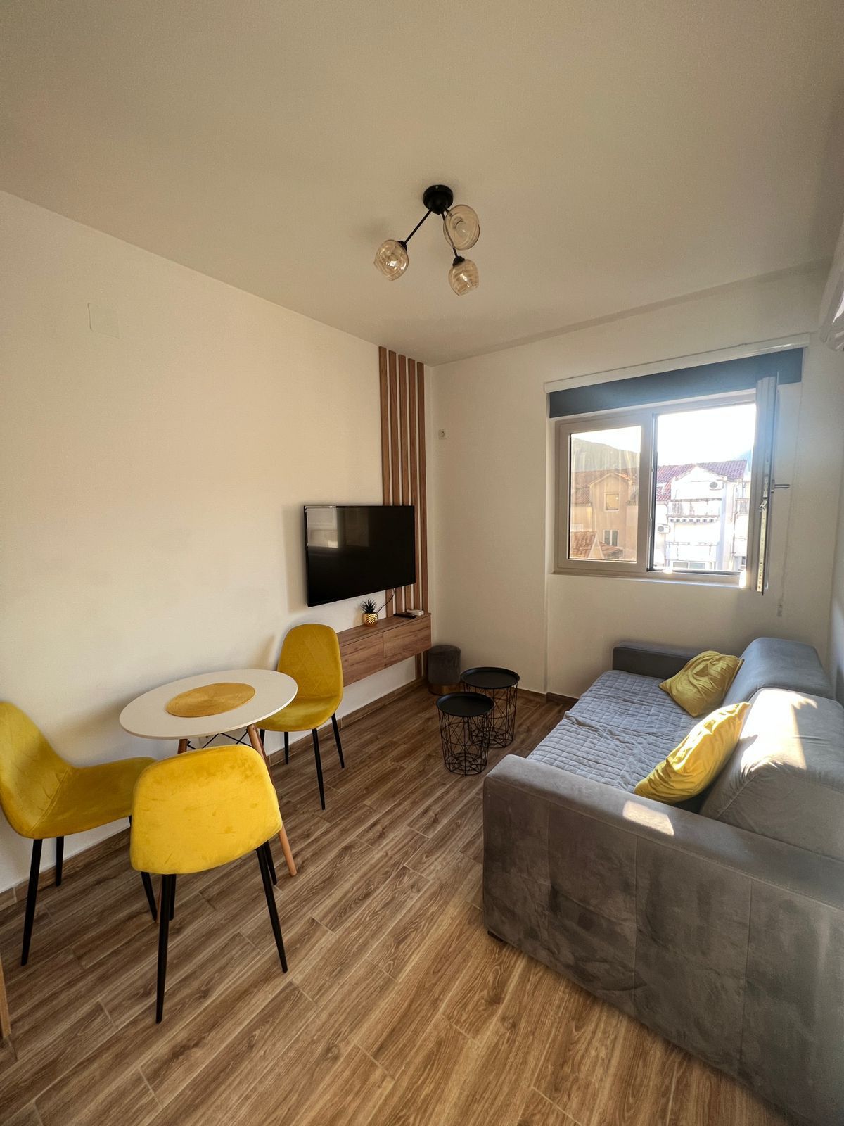 Izdavanje jednosobnog stana 28m2 na atraktivnoj lokaciji u Budvi (Na duzi period) - Amfora Real Estate