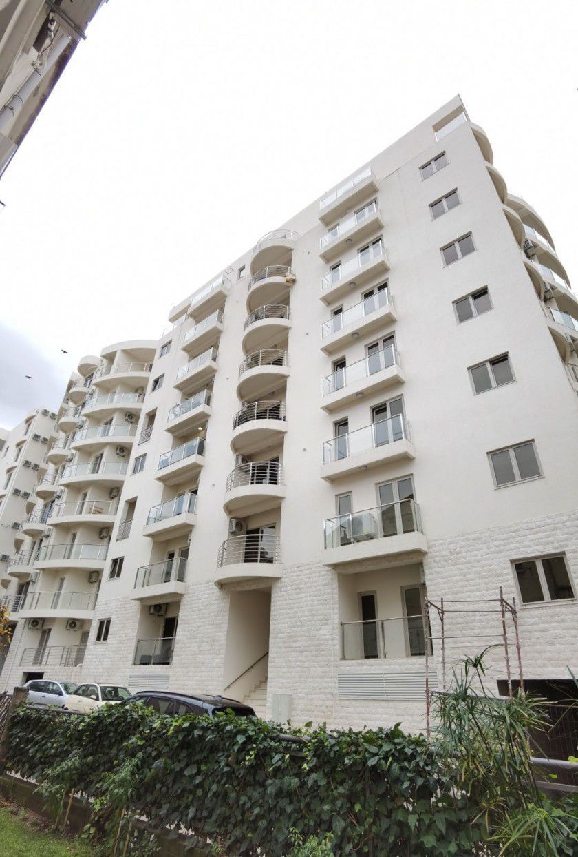 Izdavanje jednosobnog stana 28m2 na atraktivnoj lokaciji u Budvi (Na duzi period) - Amfora Real Estate