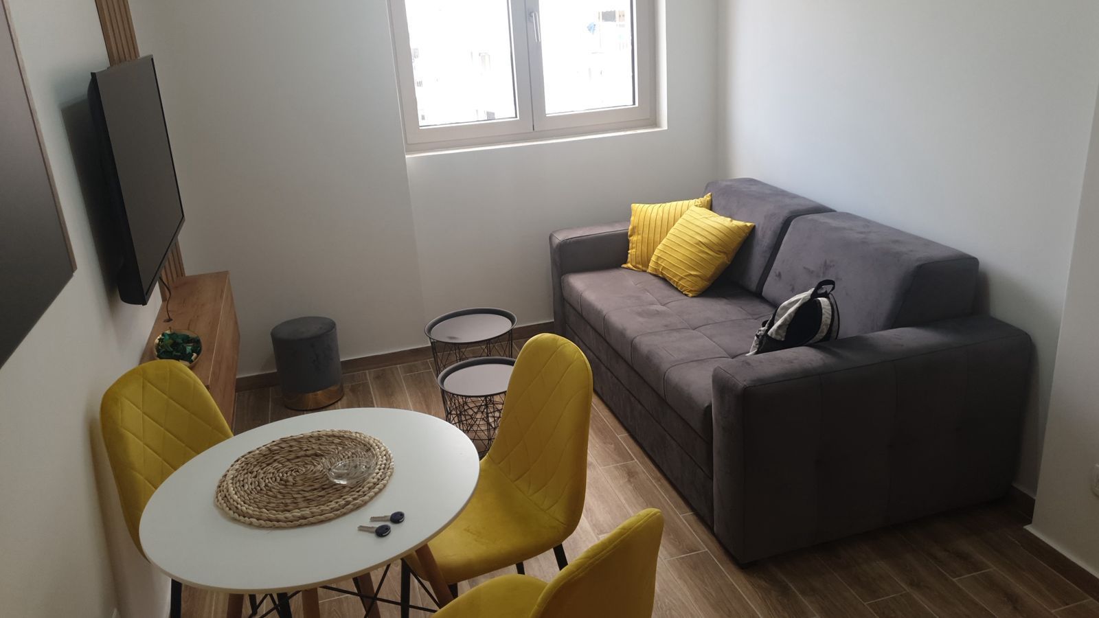 Izdavanje jednosobnog stana 28m2 na atraktivnoj lokaciji u Budvi (Na duzi period) - Amfora Real Estate