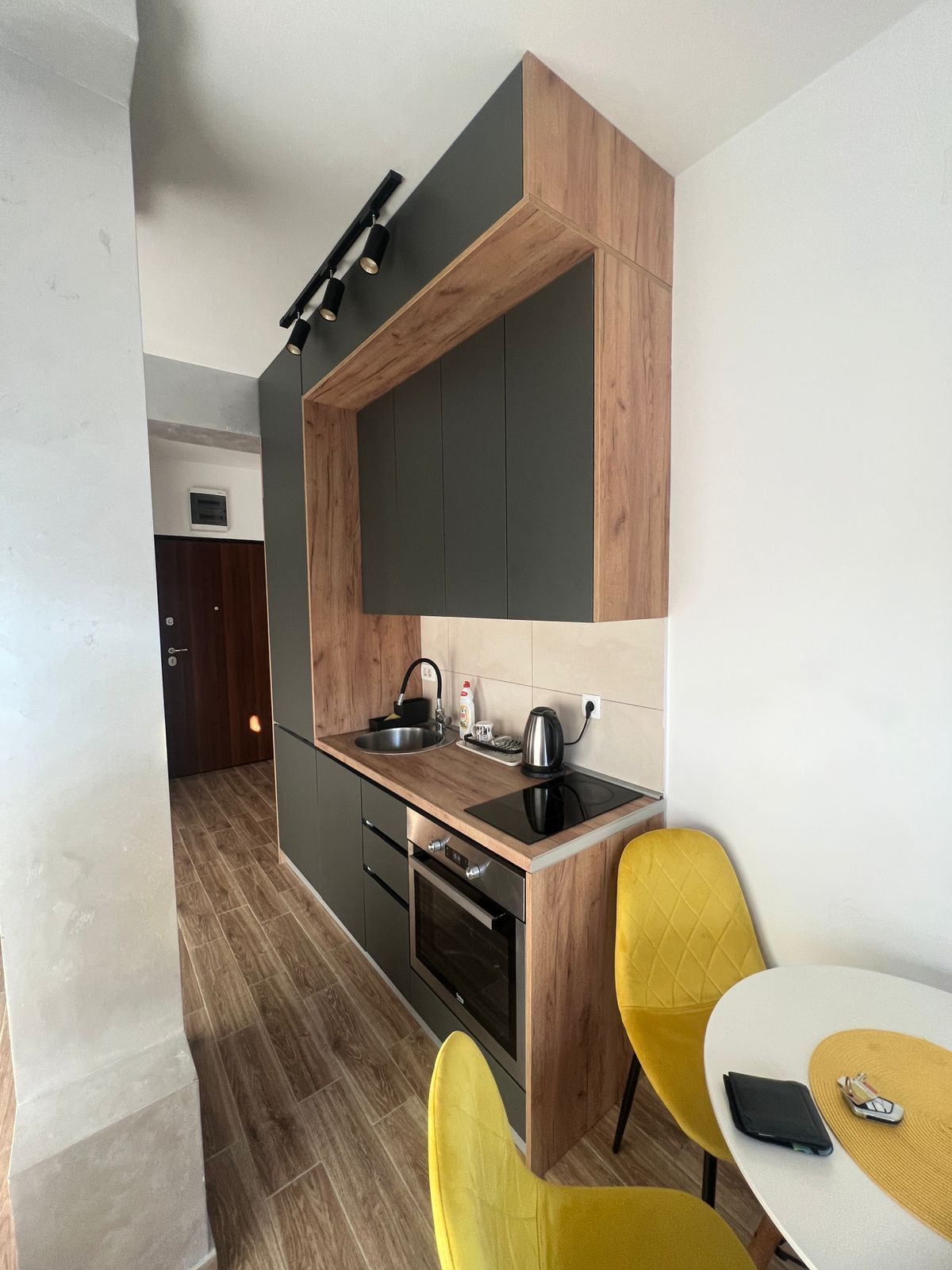 Izdavanje jednosobnog stana 28m2 na atraktivnoj lokaciji u Budvi (Na duzi period) - Amfora Real Estate