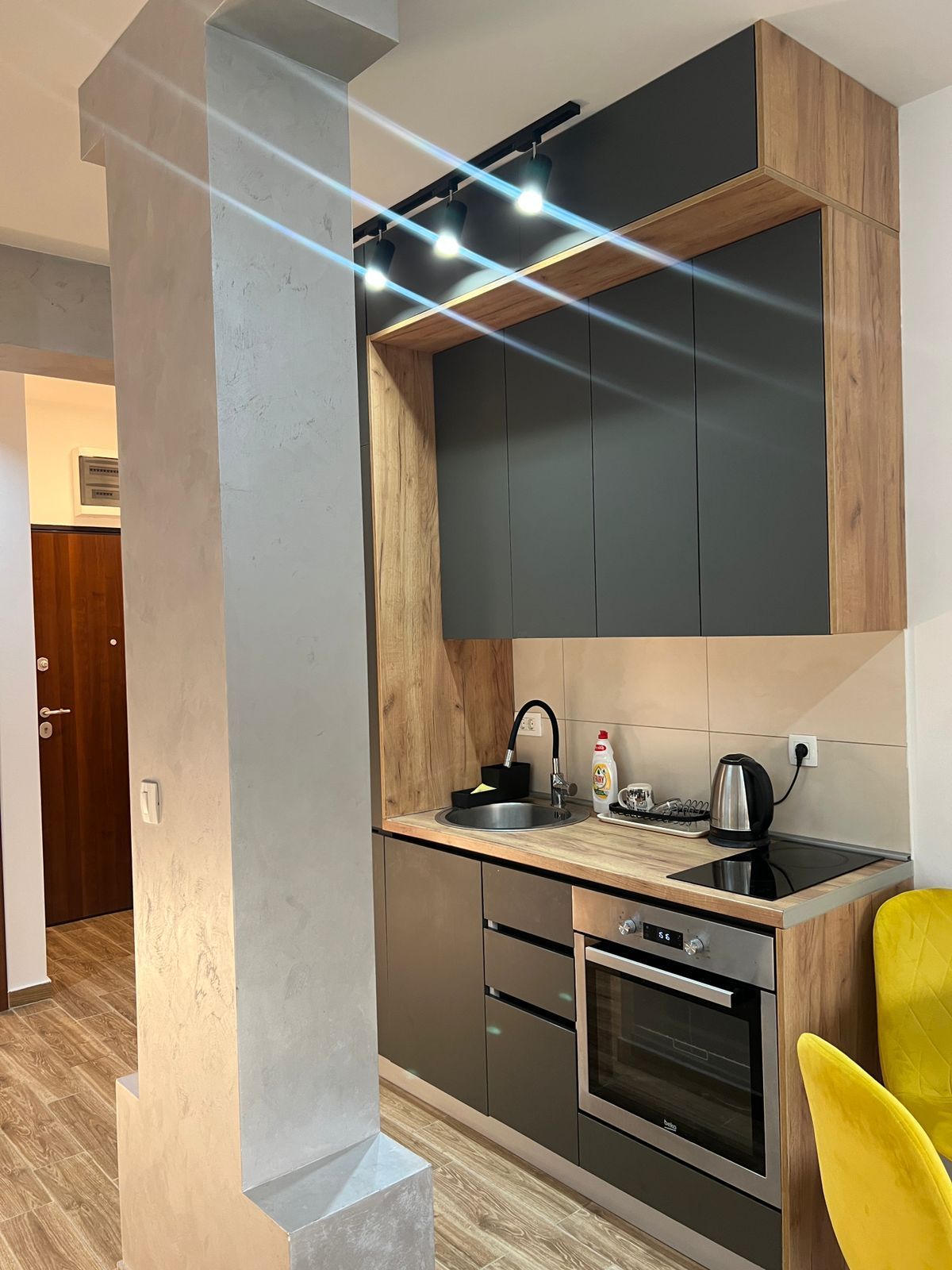 Izdavanje jednosobnog stana 28m2 na atraktivnoj lokaciji u Budvi (Na duzi period) - Amfora Real Estate