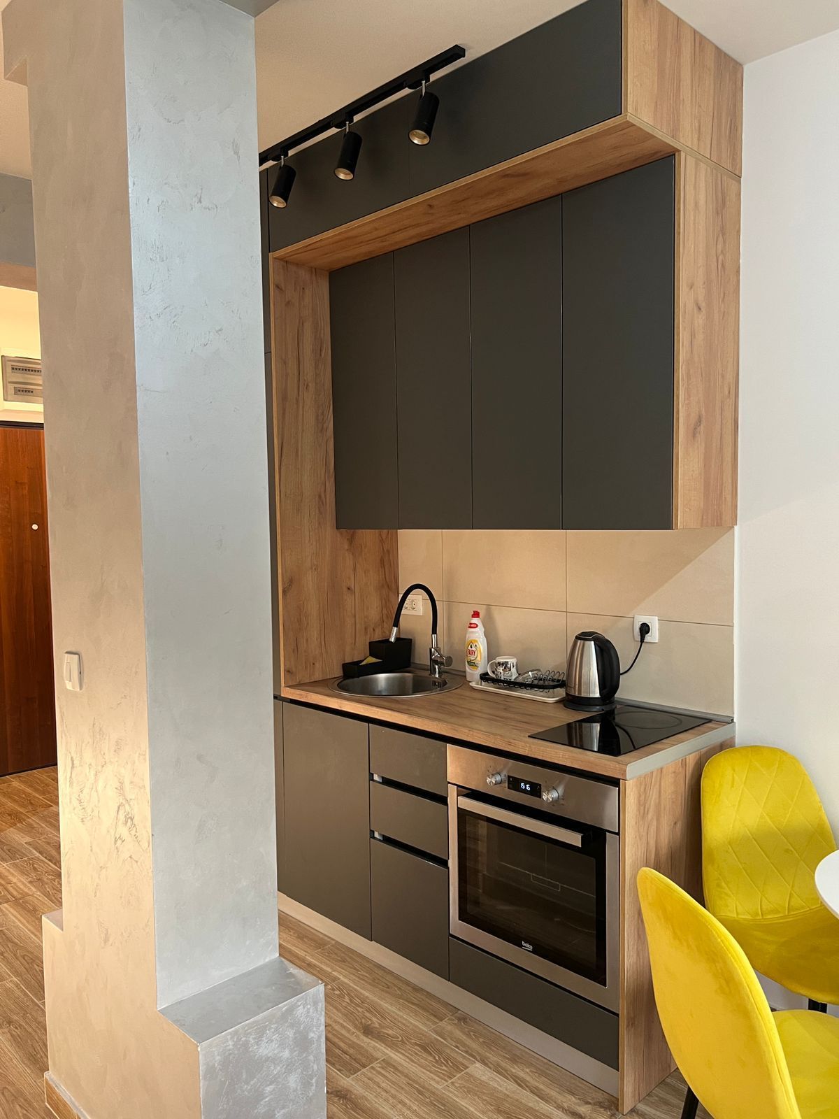 Izdavanje jednosobnog stana 28m2 na atraktivnoj lokaciji u Budvi (Na duzi period) - Amfora Real Estate