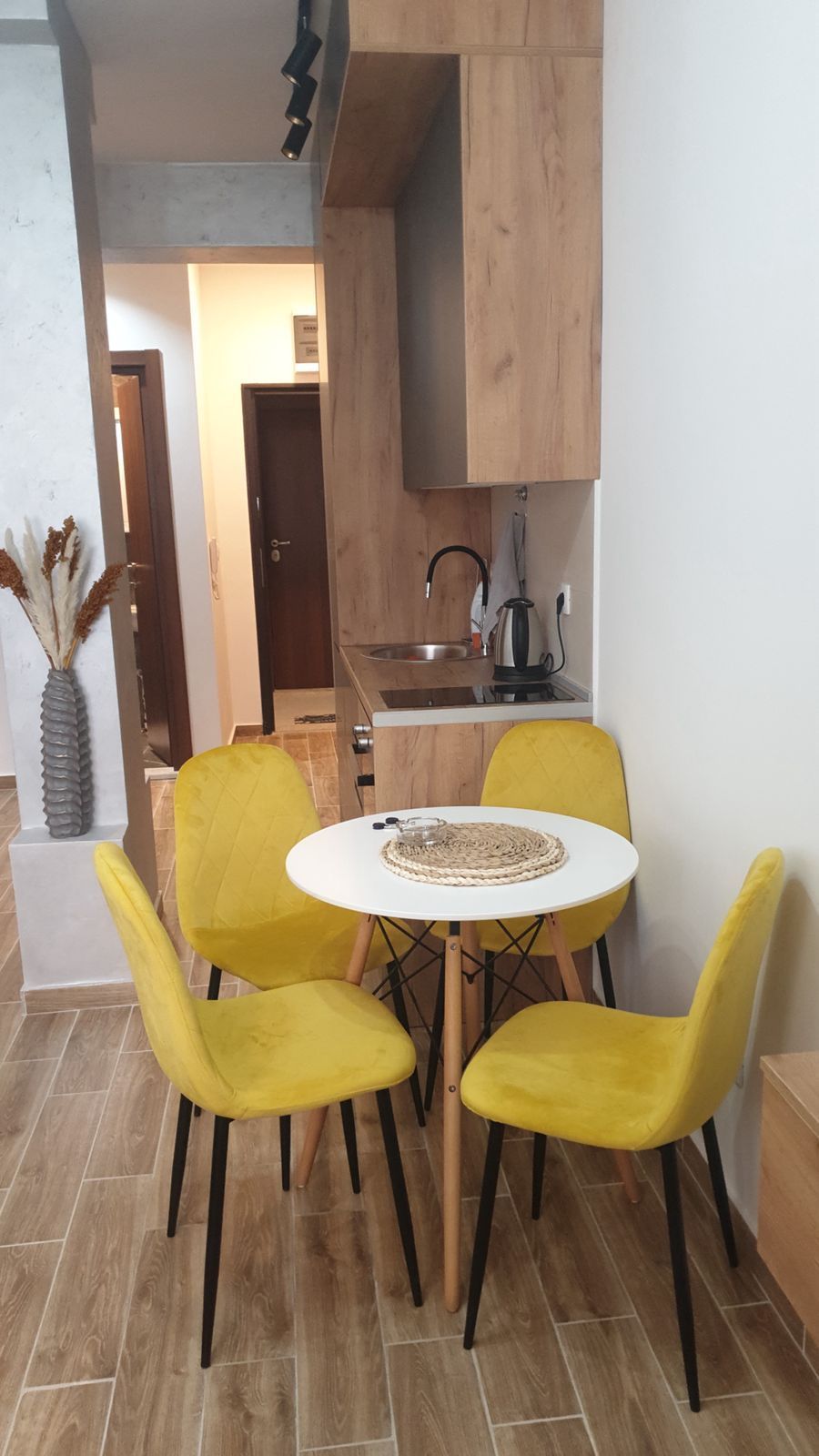 Izdavanje jednosobnog stana 28m2 na atraktivnoj lokaciji u Budvi (Na duzi period) - Amfora Real Estate