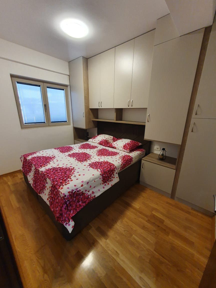 Izdavanje jednosobnog stana 28m2 na atraktivnoj lokaciji u Budvi (Na duzi period) - Amfora Real Estate