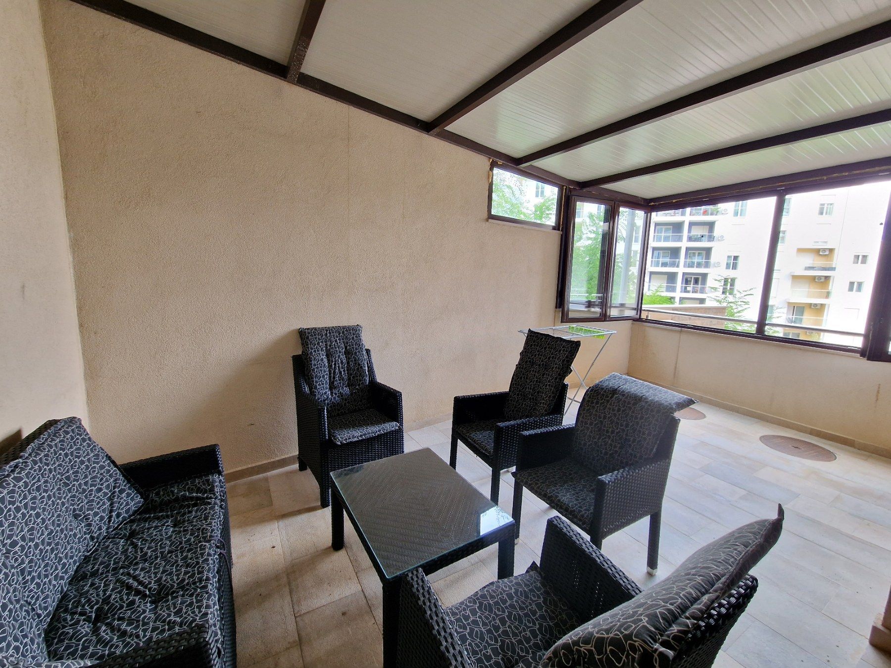 Prodaja jednosobnog stana 49 m² sa prostranom terasom i parking mestom – Bečići - Amfora Real Estate