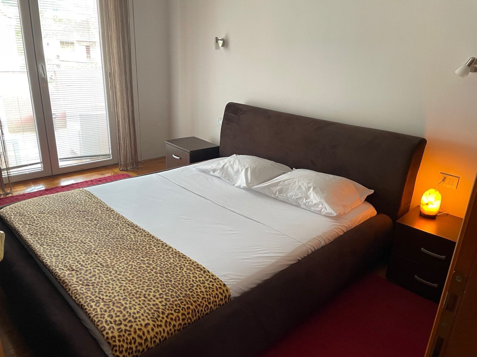 Izdavanje jednosobnog stana 84 m² sa direktnim pogledom na more i parking mestom – Bonići, Tivat  (na duzi period) - Amfora Real Estate