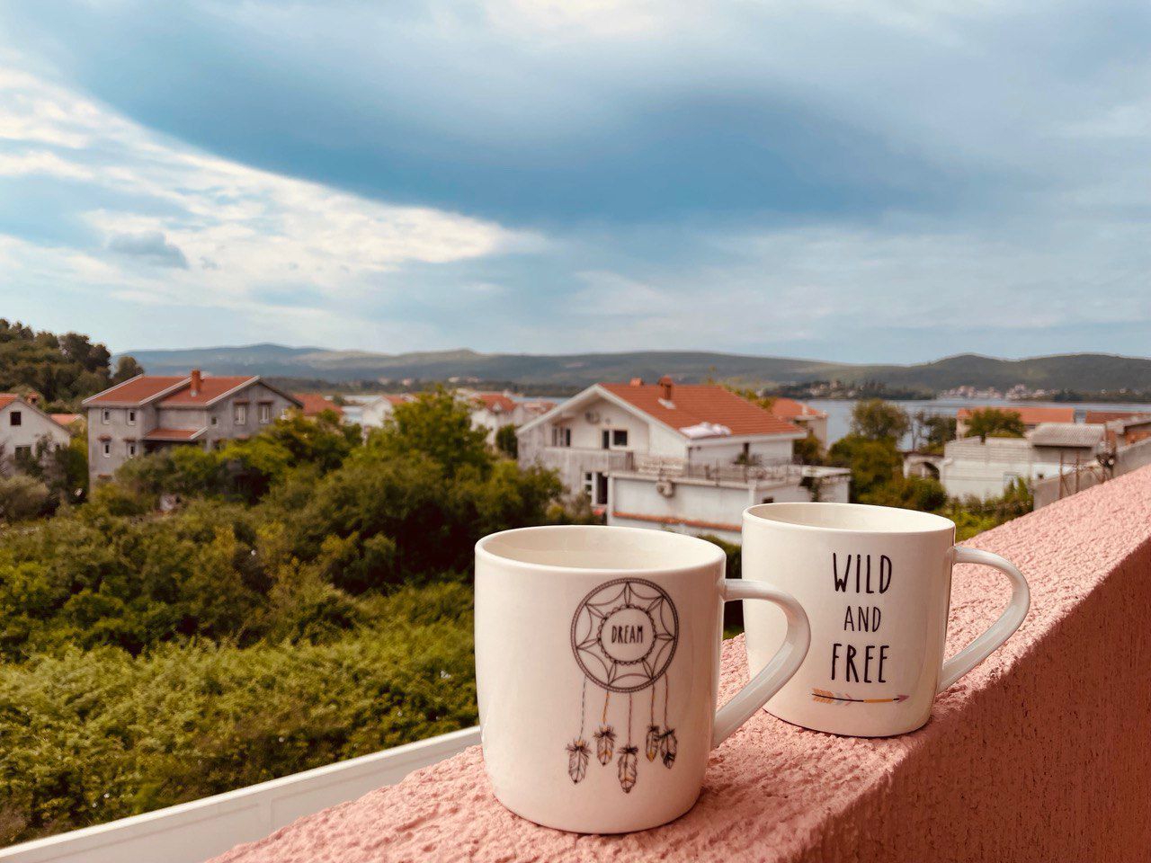 Izdavanje jednosobnog stana 84 m² sa direktnim pogledom na more i parking mestom – Bonići, Tivat  (na duzi period) - Amfora Real Estate