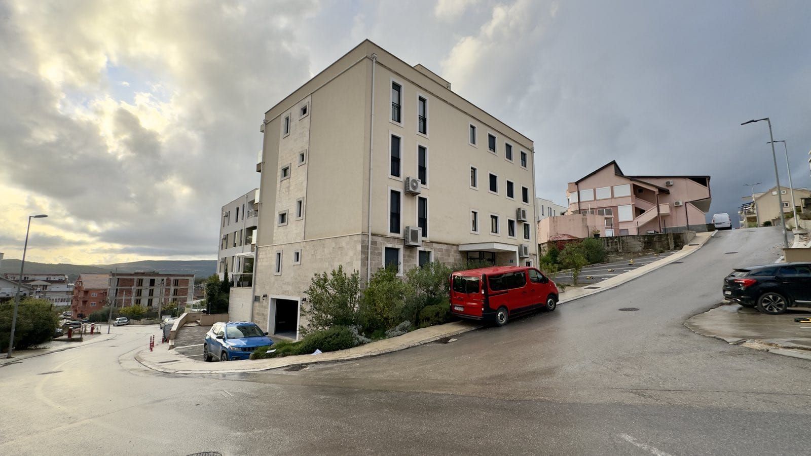 Na prodaju luksuzno opremljen trosoban stan 76 m² sa garažom – Kava, Tivat - Amfora Real Estate