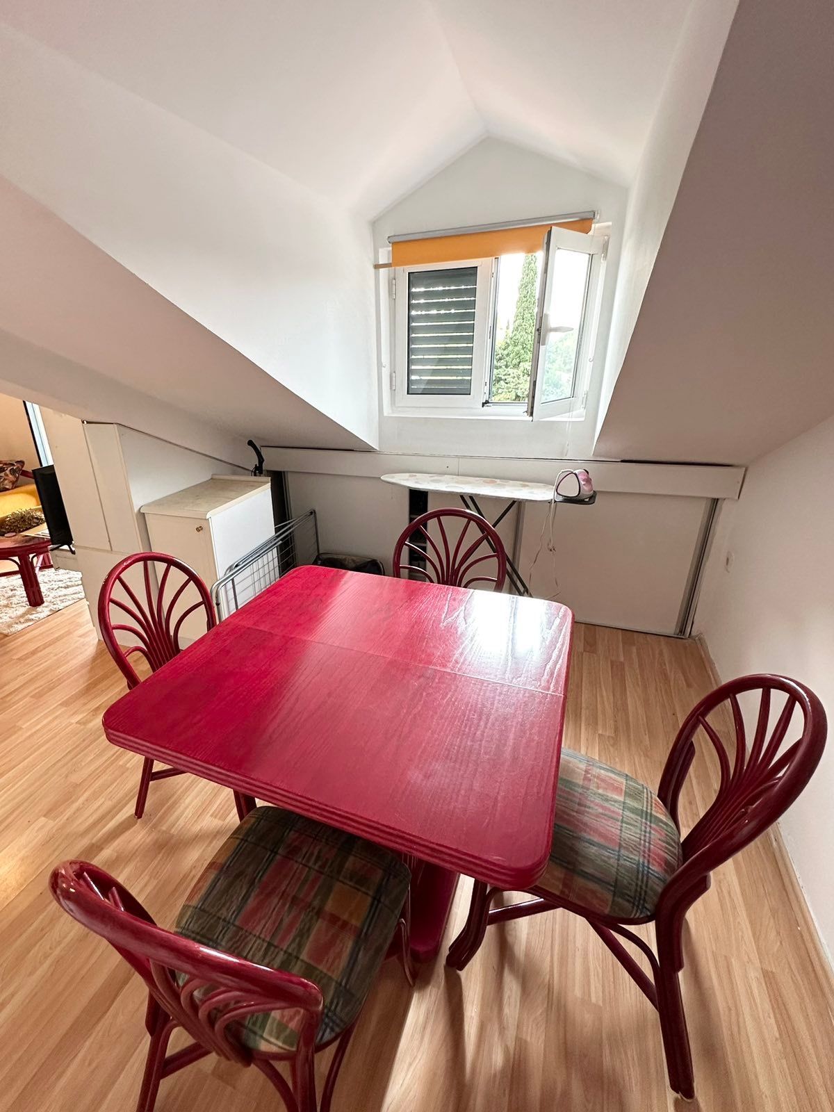 Prodaja jednosobnog stana 45 m² sa terasom i delimičnim pogledom na more – Centar Budve - Amfora Real Estate