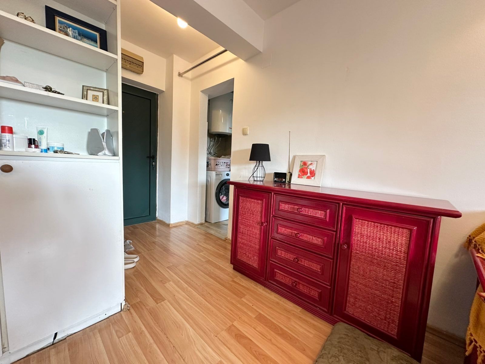 Prodaja jednosobnog stana 45 m² sa terasom i delimičnim pogledom na more – Centar Budve - Amfora Real Estate