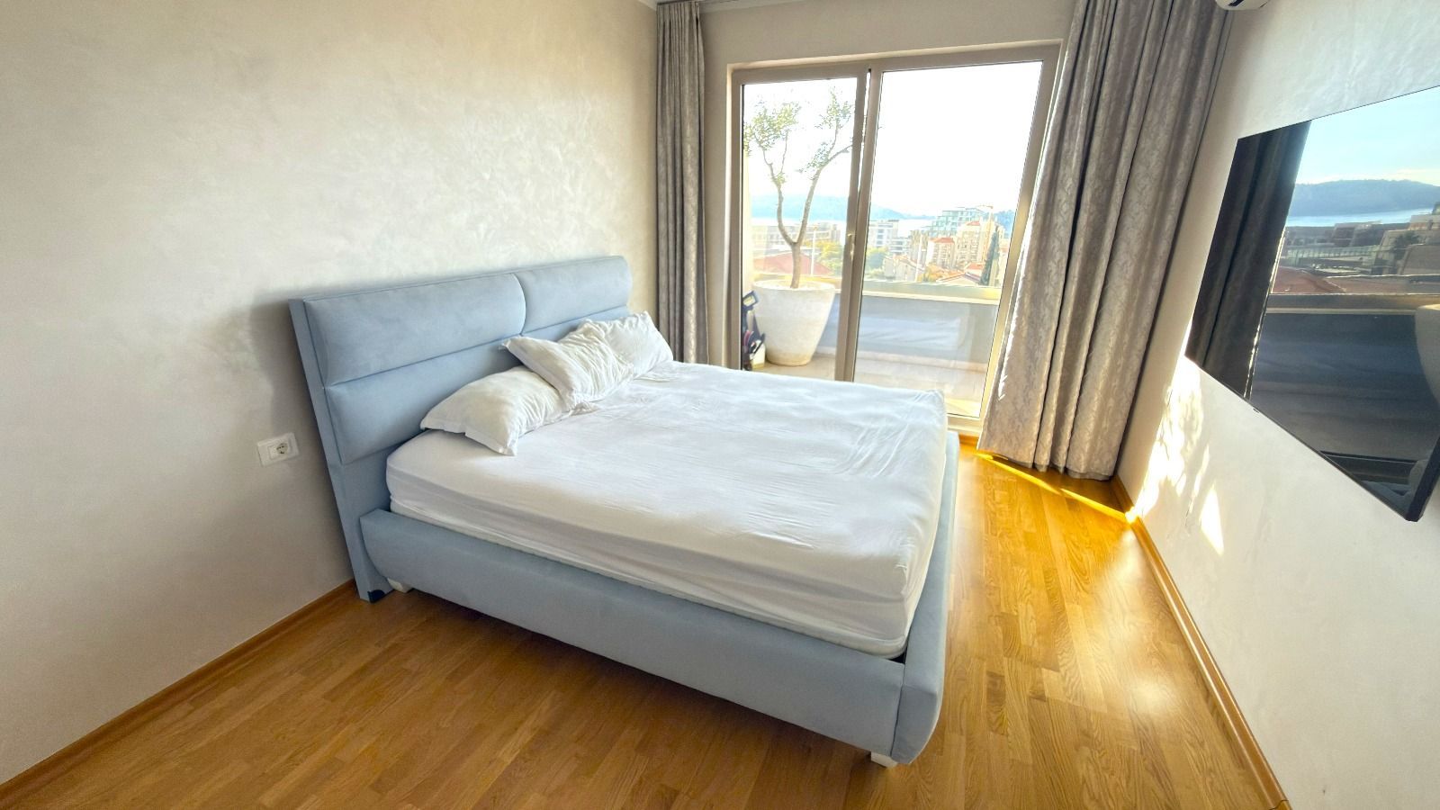 Luksuzan penhouse sa velikom krovnom terasom, garažnim mestom i ostavom, Bečići, Budva - Amfora Real Estate