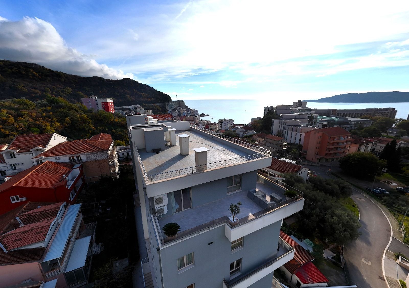 Luksuzan penhouse sa velikom krovnom terasom, garažnim mestom i ostavom, Bečići, Budva - Amfora Real Estate