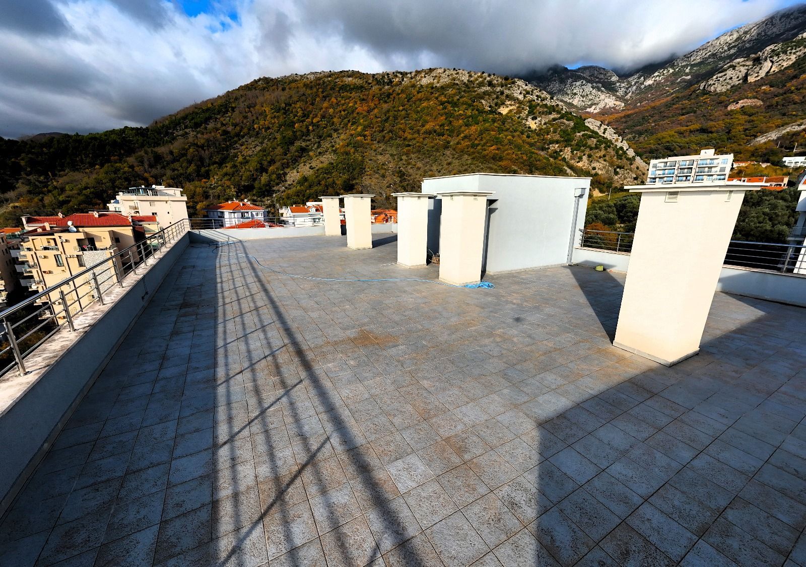 Luksuzan penhouse sa velikom krovnom terasom, garažnim mestom i ostavom, Bečići, Budva - Amfora Real Estate