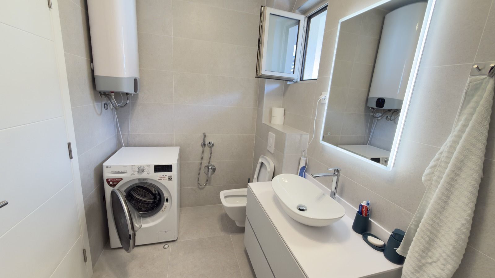 Luksuzan penhouse sa velikom krovnom terasom, garažnim mestom i ostavom, Bečići, Budva - Amfora Real Estate