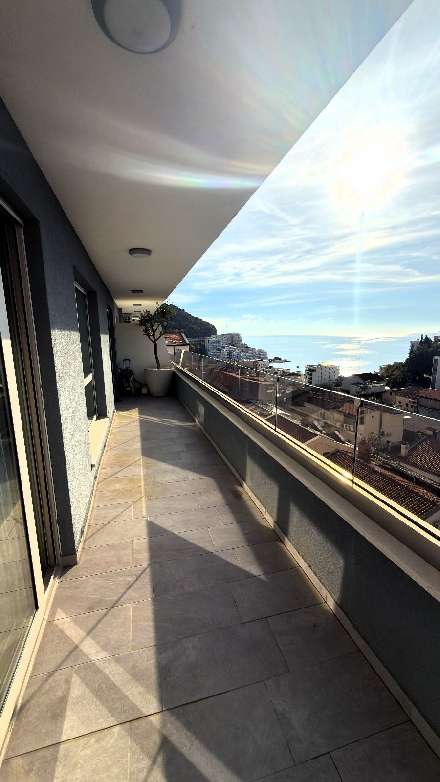 Luksuzan penhouse sa velikom krovnom terasom, garažnim mestom i ostavom, Bečići, Budva - Amfora Real Estate