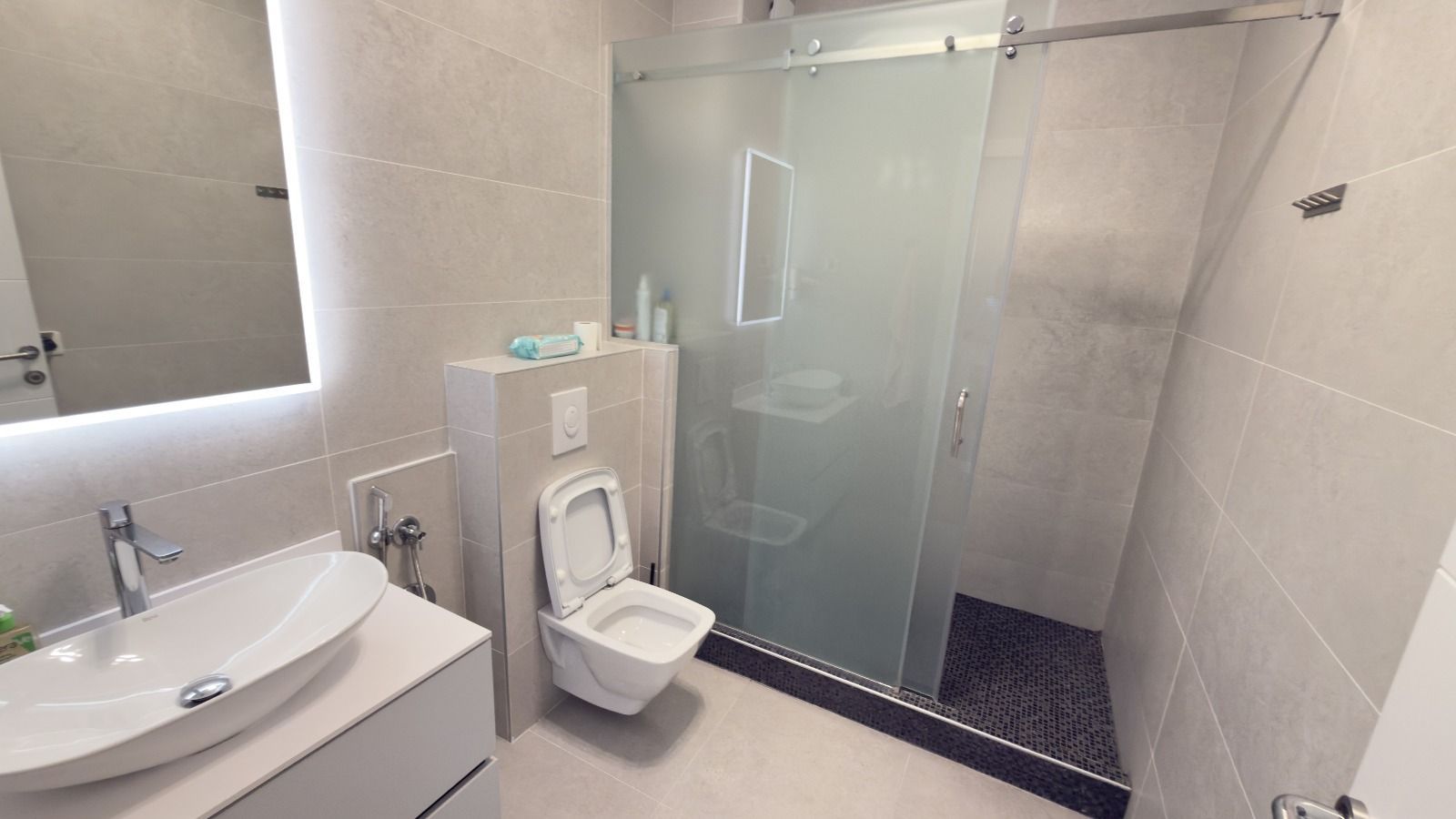 Luksuzan penhouse sa velikom krovnom terasom, garažnim mestom i ostavom, Bečići, Budva - Amfora Real Estate