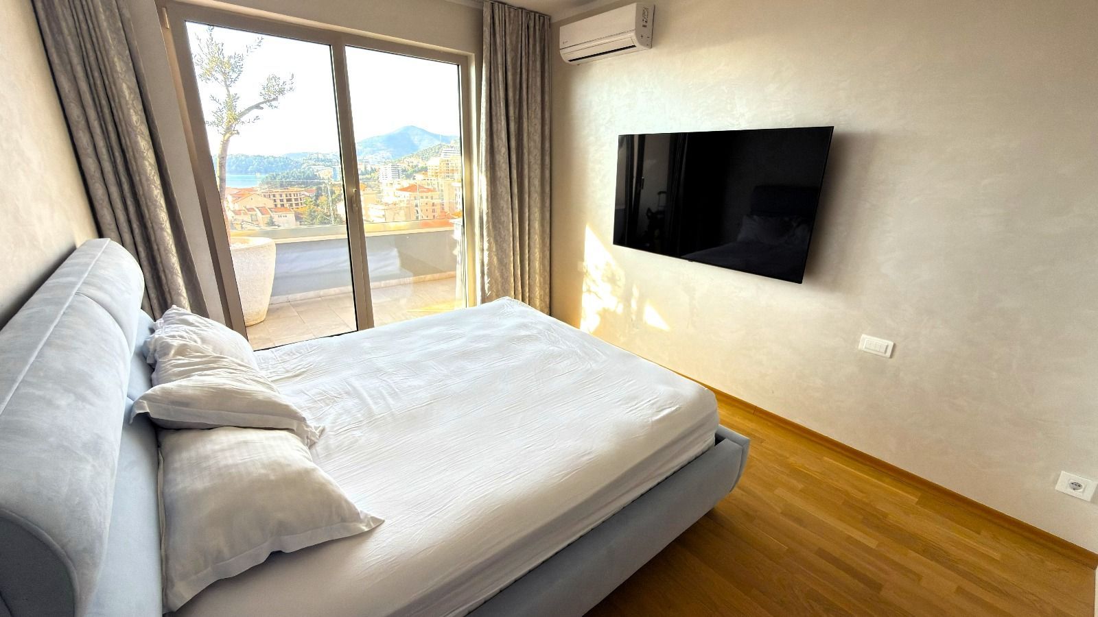 Luksuzan penhouse sa velikom krovnom terasom, garažnim mestom i ostavom, Bečići, Budva - Amfora Real Estate