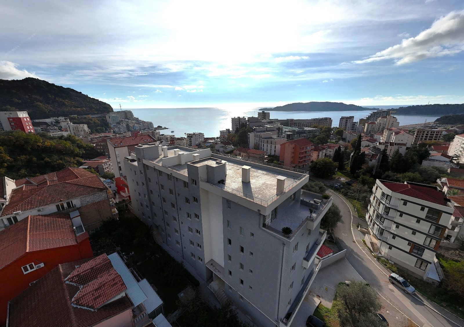 Luksuzan penhouse sa velikom krovnom terasom, garažnim mestom i ostavom, Bečići, Budva - Amfora Real Estate