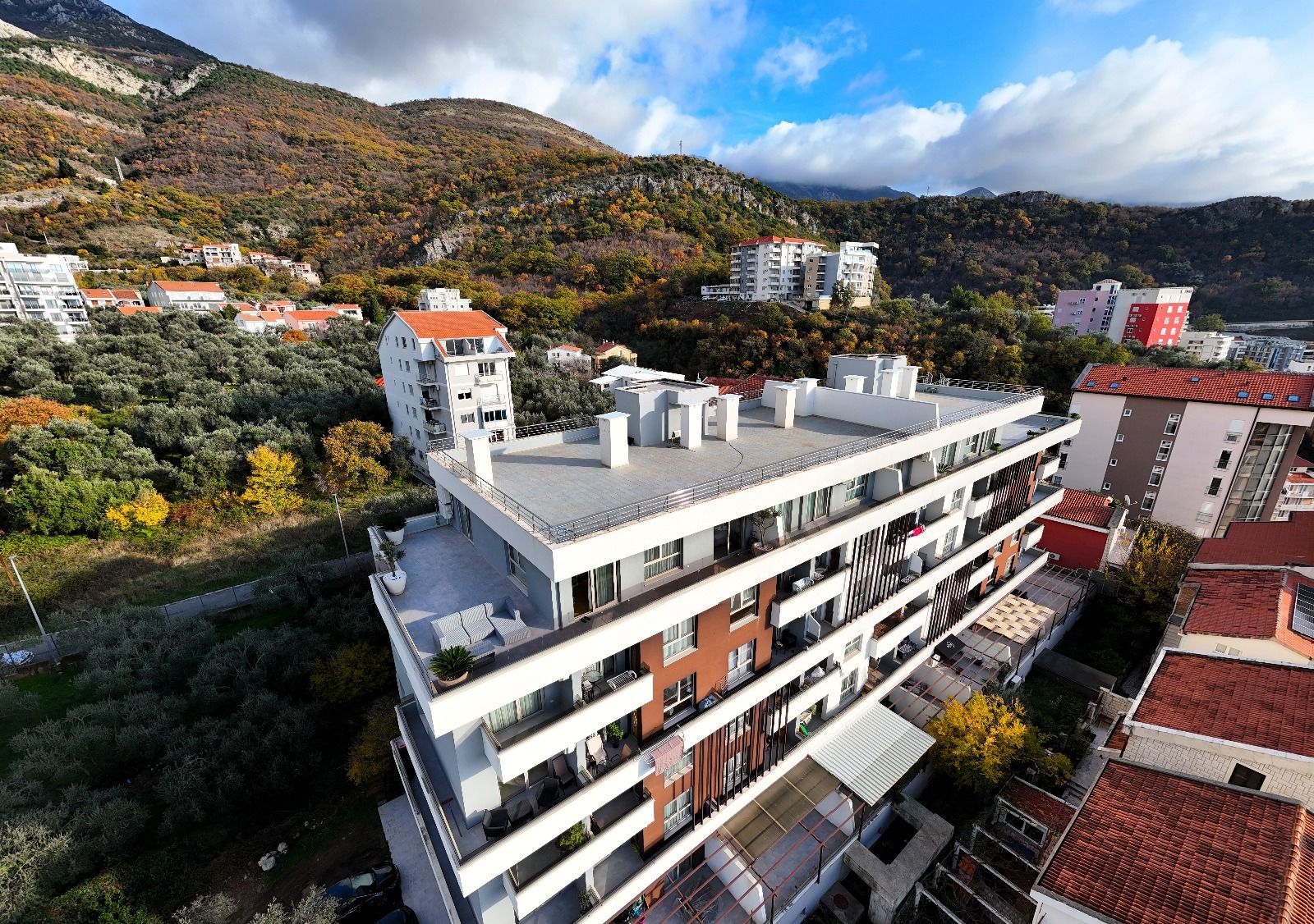 Luksuzan penhouse sa velikom krovnom terasom, garažnim mestom i ostavom, Bečići, Budva - Amfora Real Estate