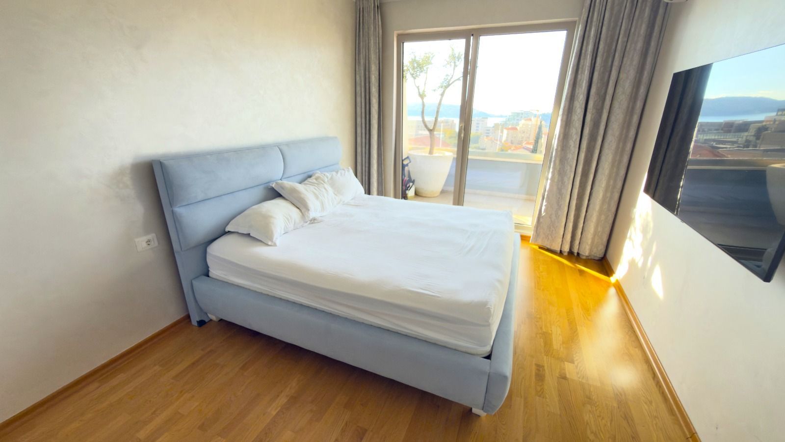 Luksuzan penhouse sa velikom krovnom terasom, garažnim mestom i ostavom, Bečići, Budva - Amfora Real Estate