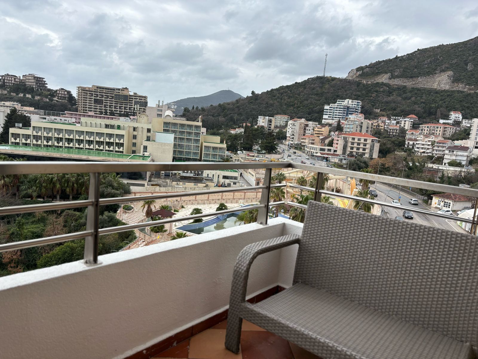 Ekskluzivna Ponuda – Prostran Jednosoban Stan 71m² sa Dve Terase i Trajnim Pogledom na More, Bečići - Amfora Real Estate