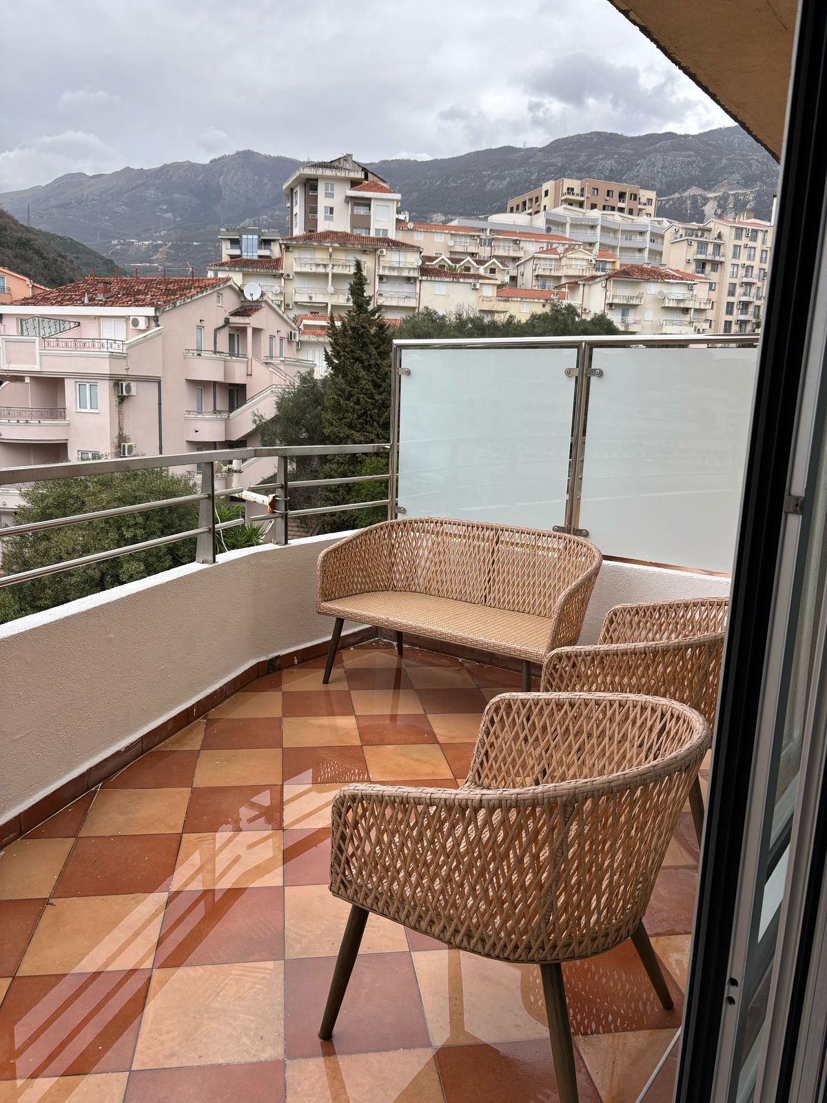 Ekskluzivna Ponuda – Prostran Jednosoban Stan 71m² sa Dve Terase i Trajnim Pogledom na More, Bečići - Amfora Real Estate