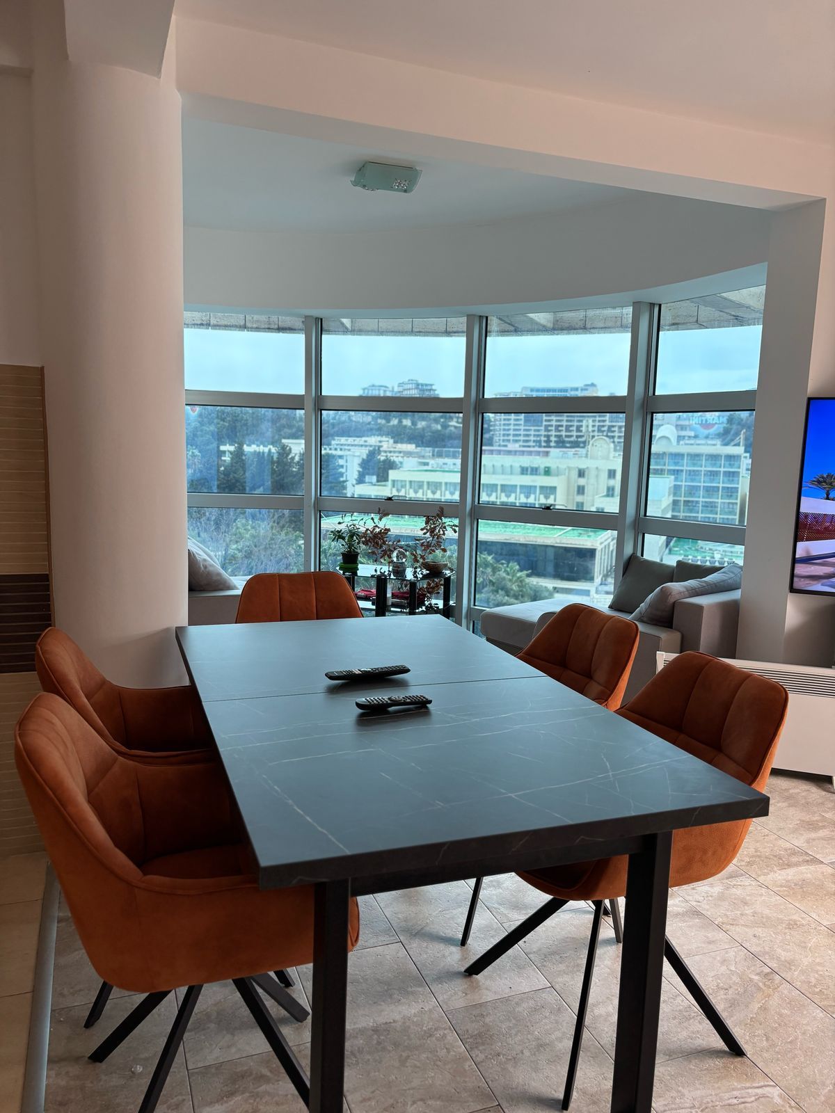 Ekskluzivna Ponuda – Prostran Jednosoban Stan 71m² sa Dve Terase i Trajnim Pogledom na More, Bečići - Amfora Real Estate