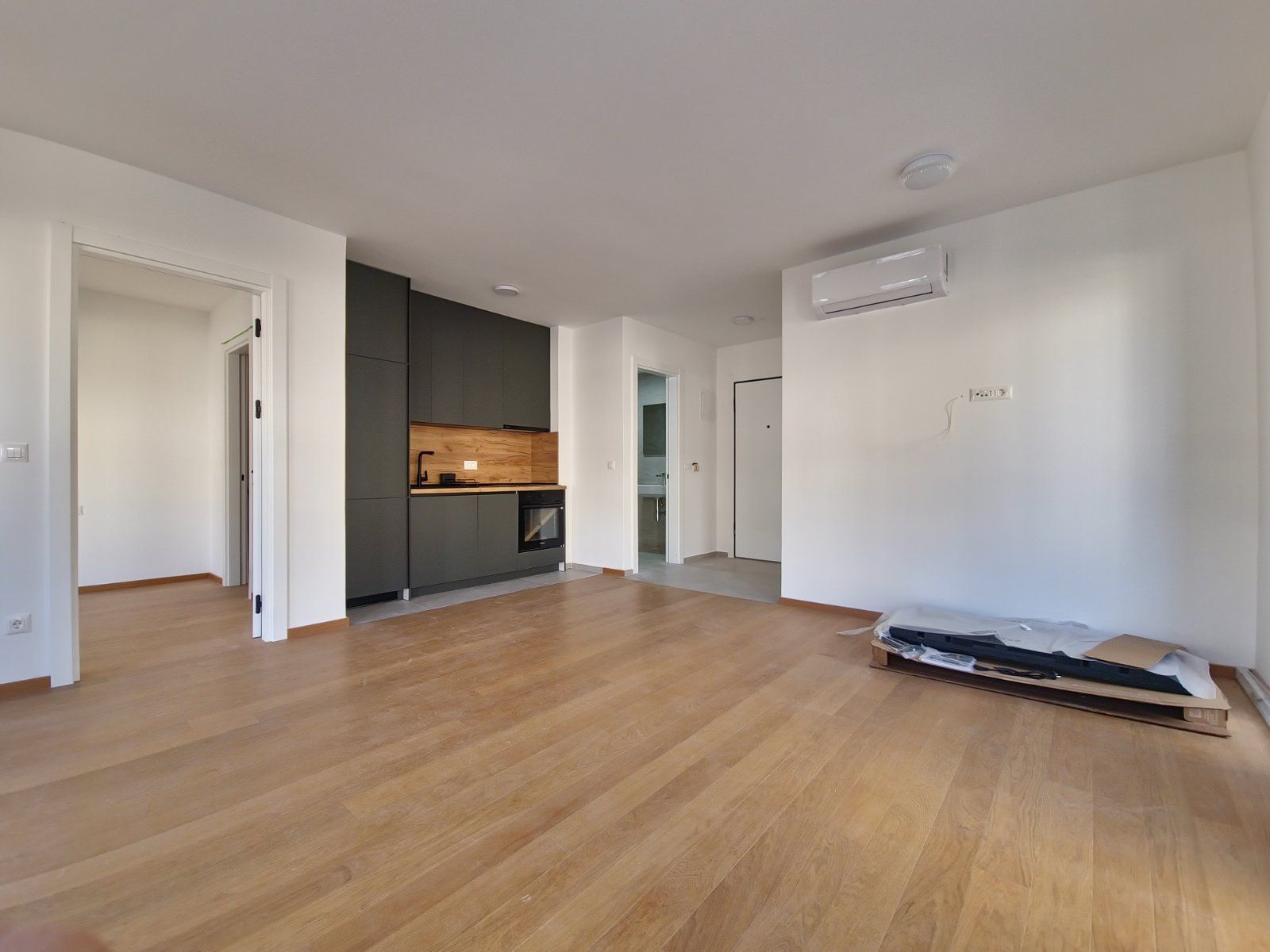 Izdavanje dvosobnog nenameštenog stana 75m² – Budva, Rozino - Amfora Real Estate