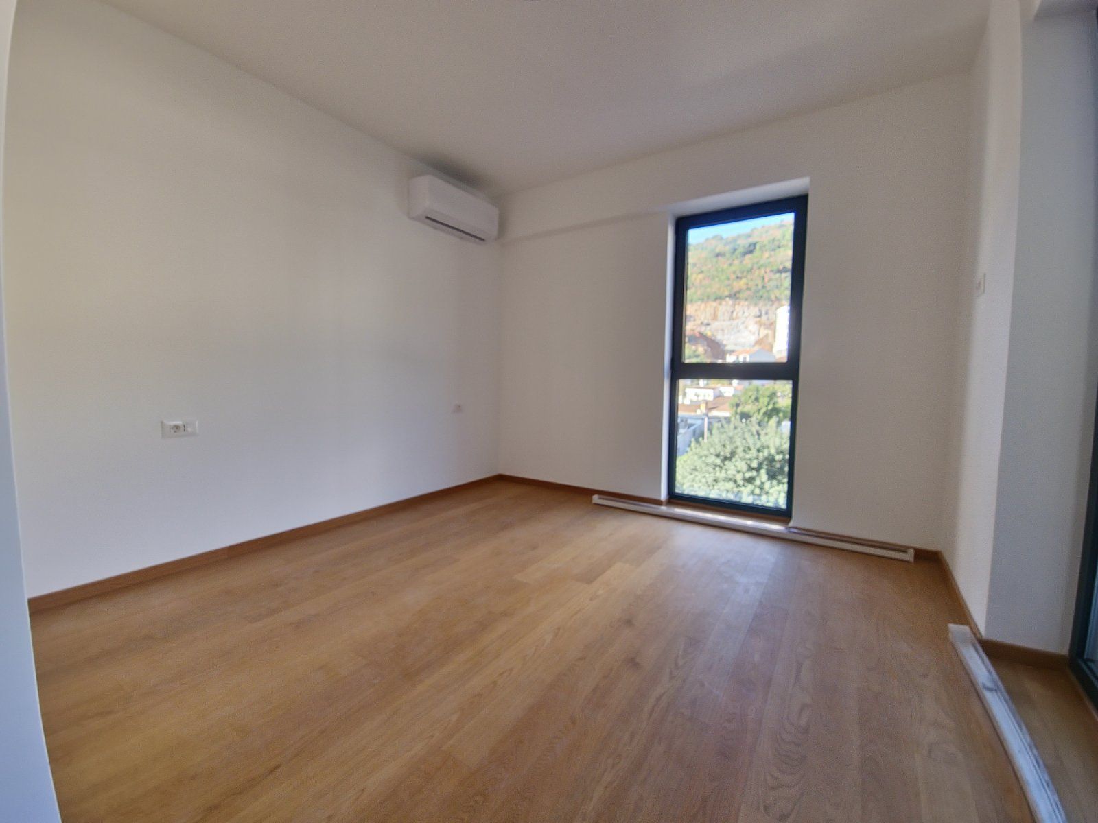 Izdavanje dvosobnog nenameštenog stana 75m² – Budva, Rozino - Amfora Real Estate